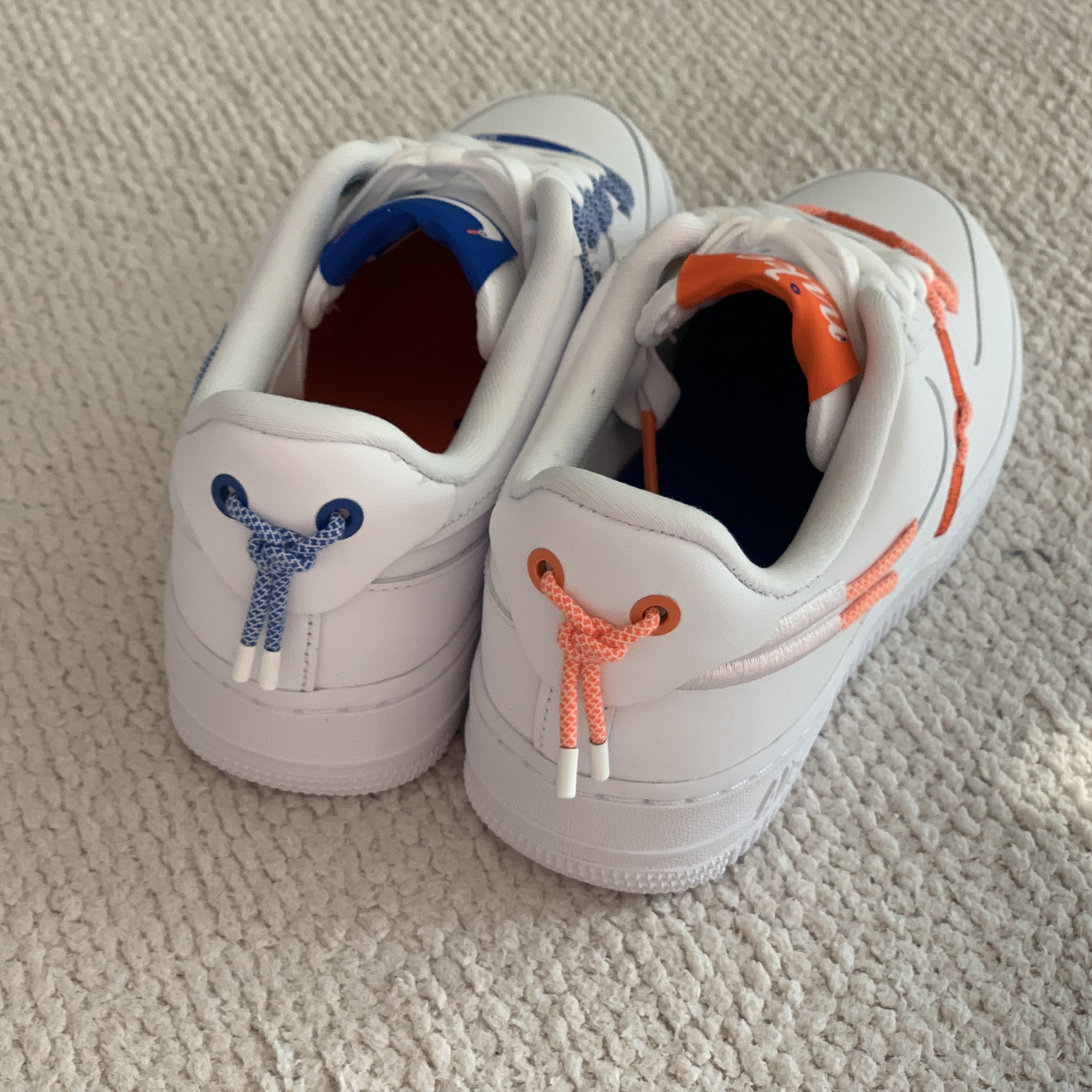 (W) Nike Air Force 1 '07 LX White Safety Orange 착용 스타일 - 3