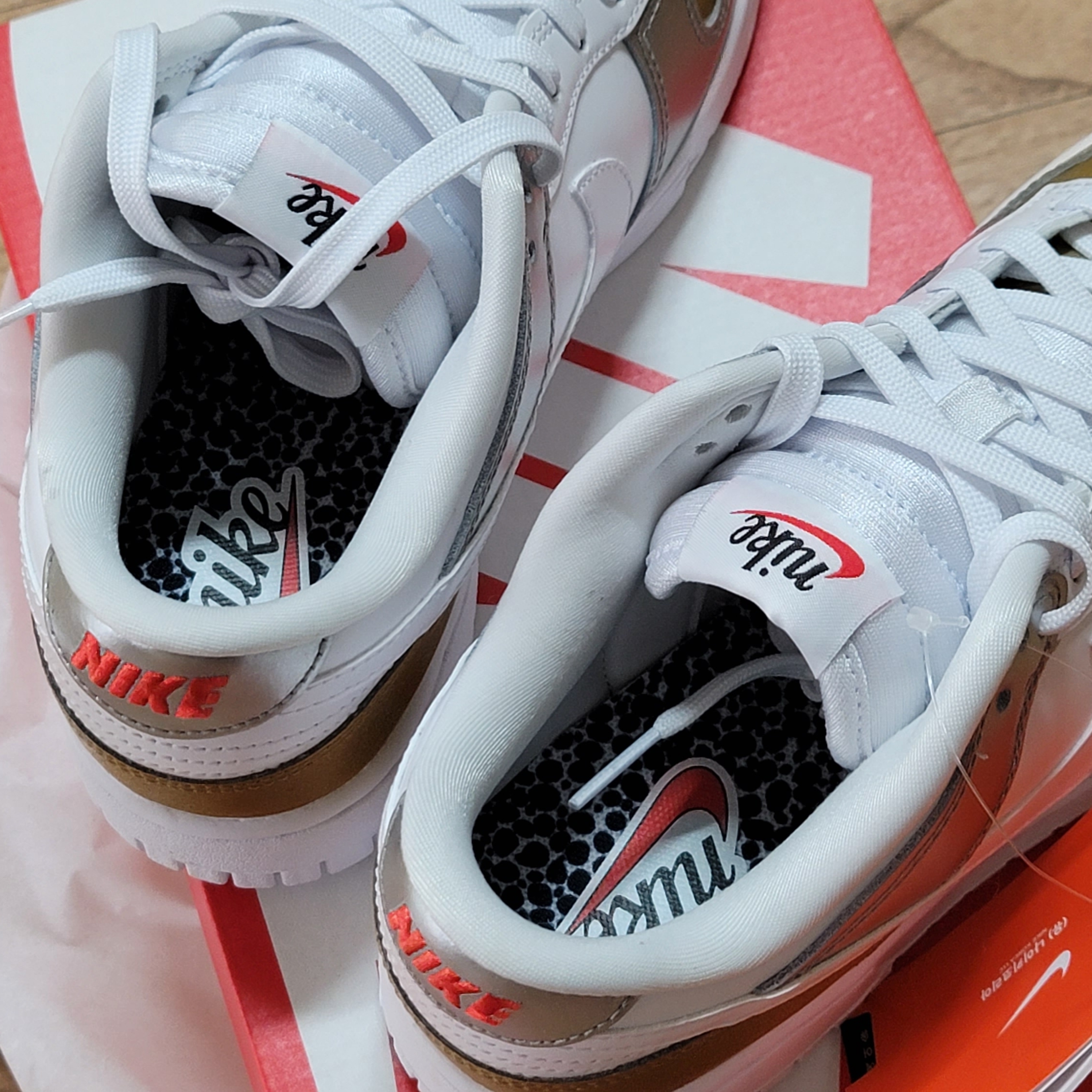 (W) Nike Dunk Low SE Heirloom 착용 스타일 - 4