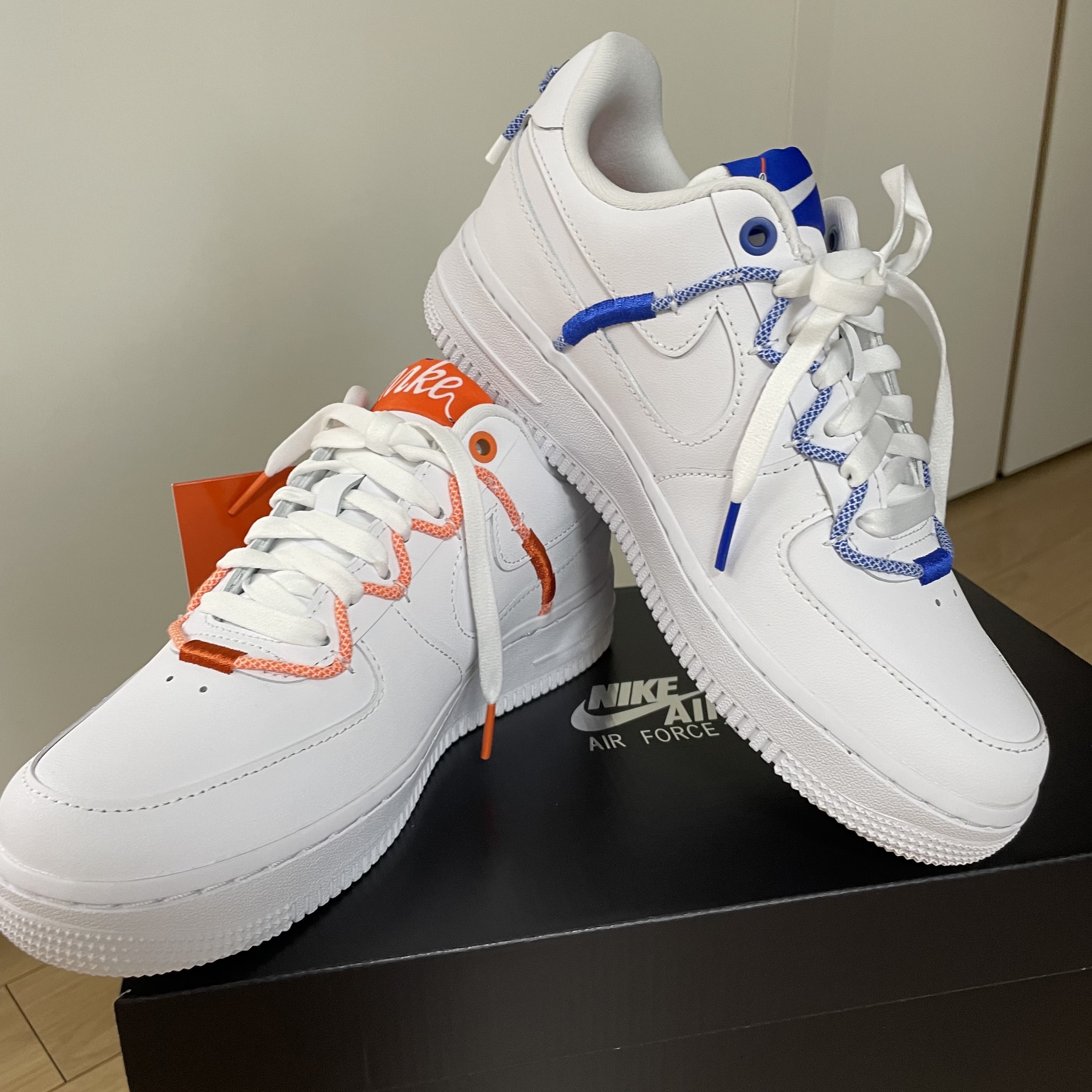 (W) Nike Air Force 1 '07 LX White Safety Orange 착용 스타일 - 1