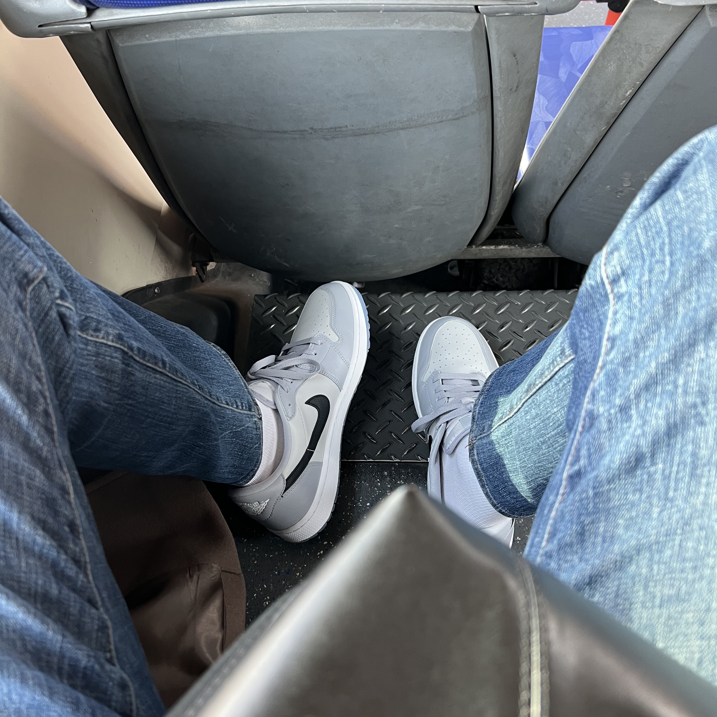 Jordan 1 Low Golf Wolf Grey 착용 스타일 - 2