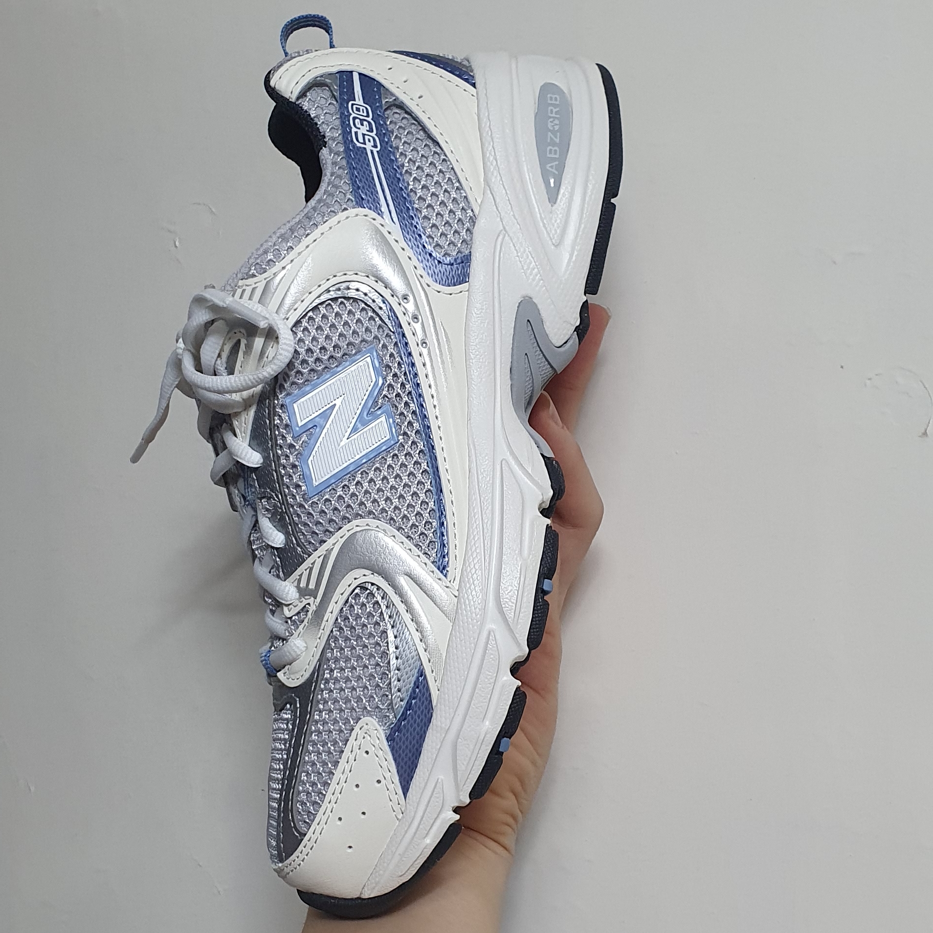 New Balance 530 Steel Blue 착용 스타일 - 2