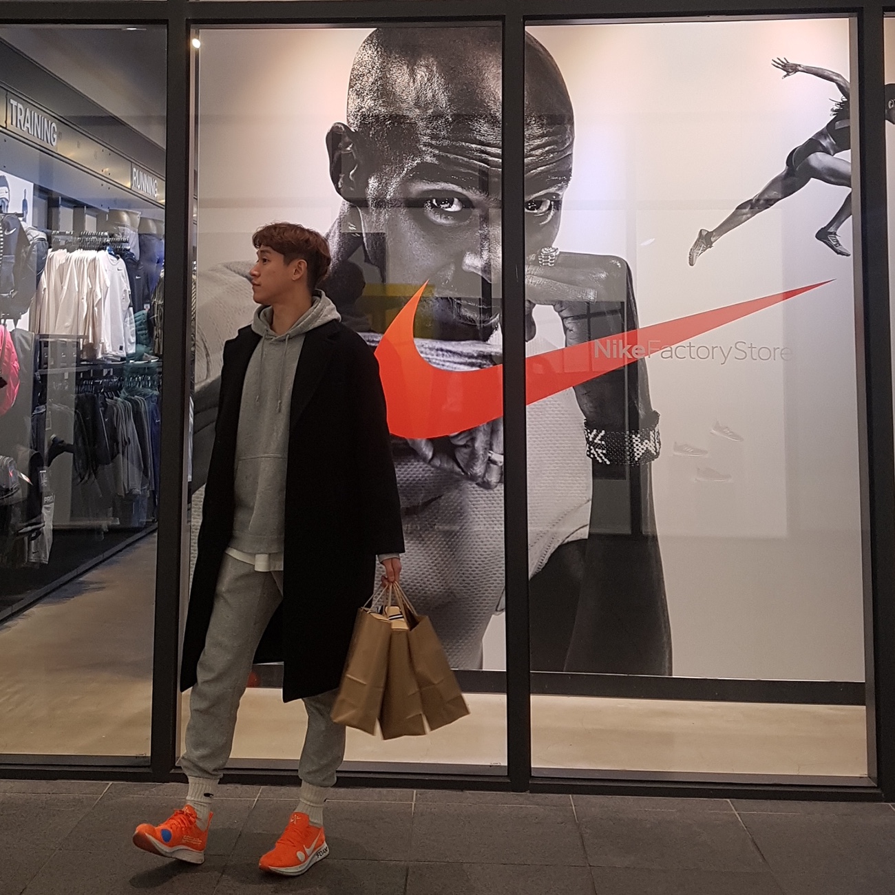 Nike x Off-White Zoom Fly Mercurial Total Orange 착용 스타일 - 2