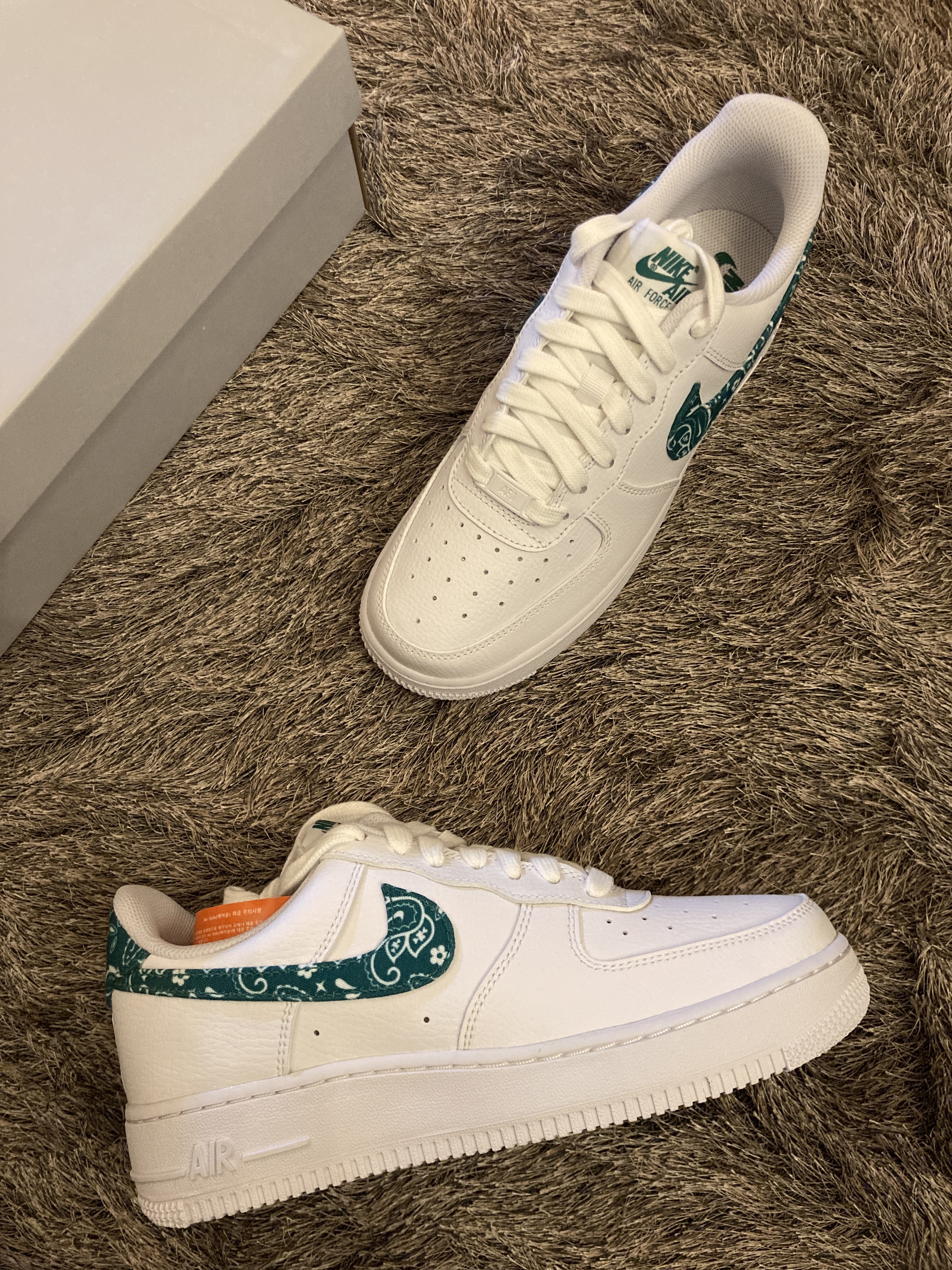 (W) Nike Air Force 1 '07 Essential Paisley Swoosh White Malachite 착용 스타일 - 2