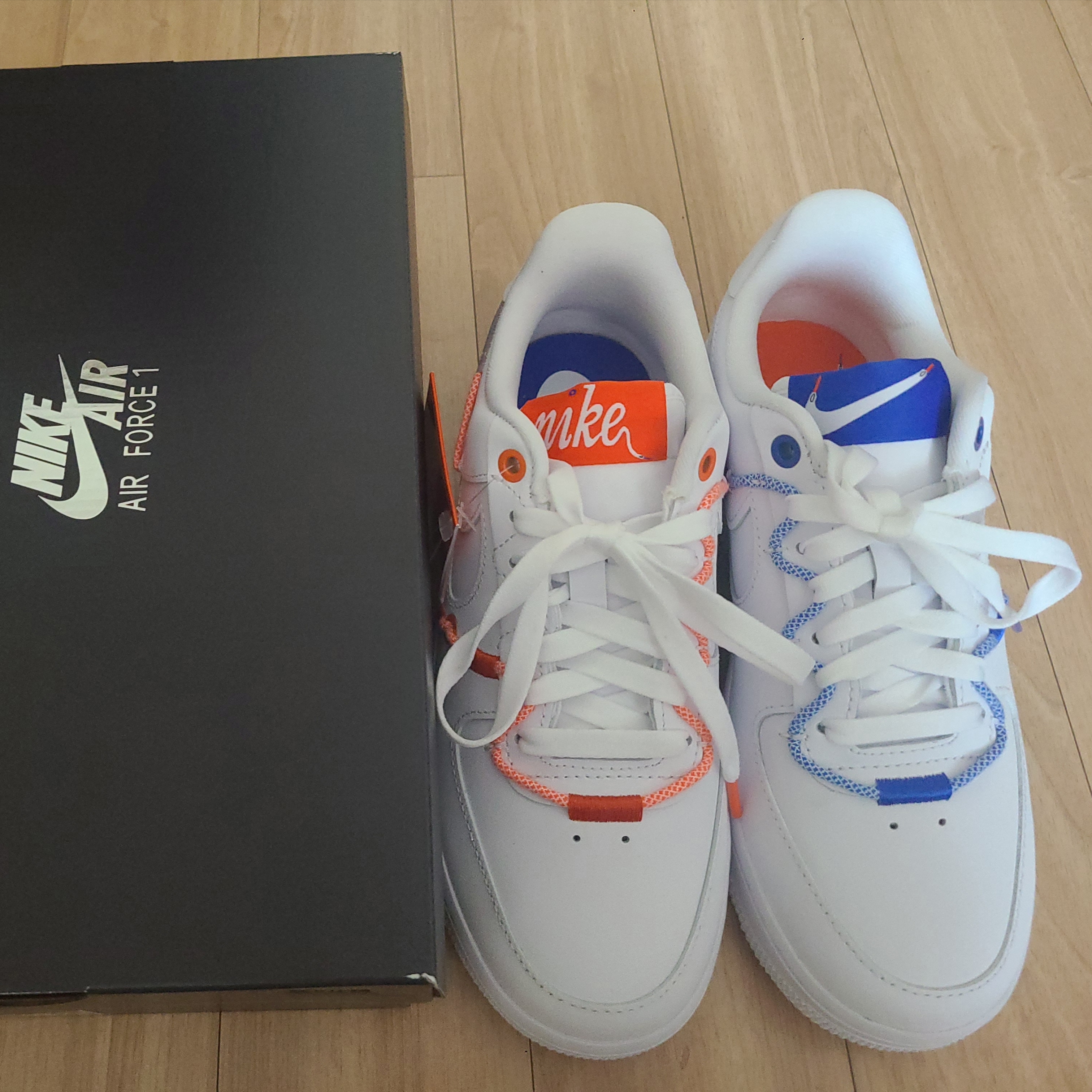 (W) Nike Air Force 1 '07 LX White Safety Orange 착용 스타일
