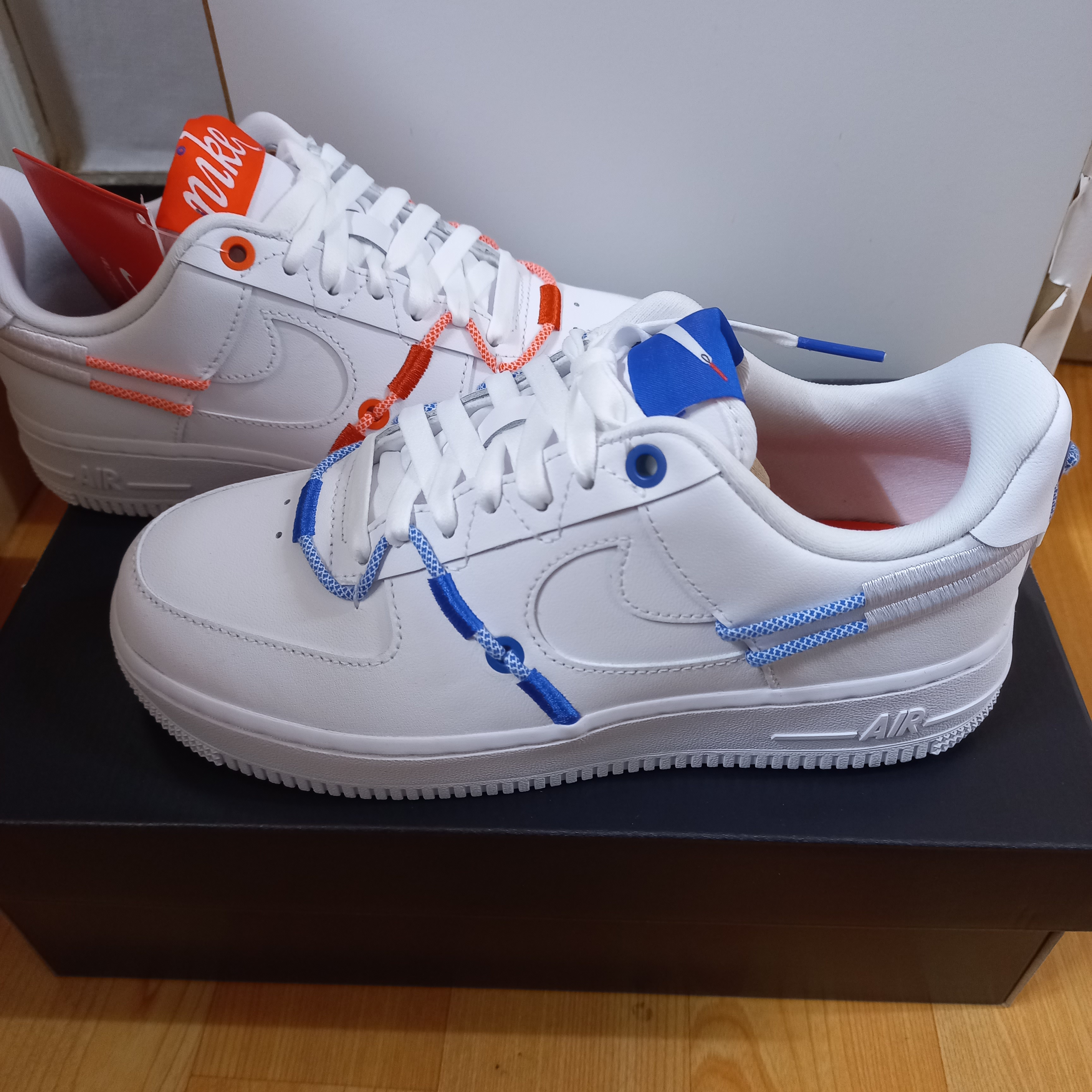 (W) Nike Air Force 1 '07 LX White Safety Orange 착용 스타일 - 1