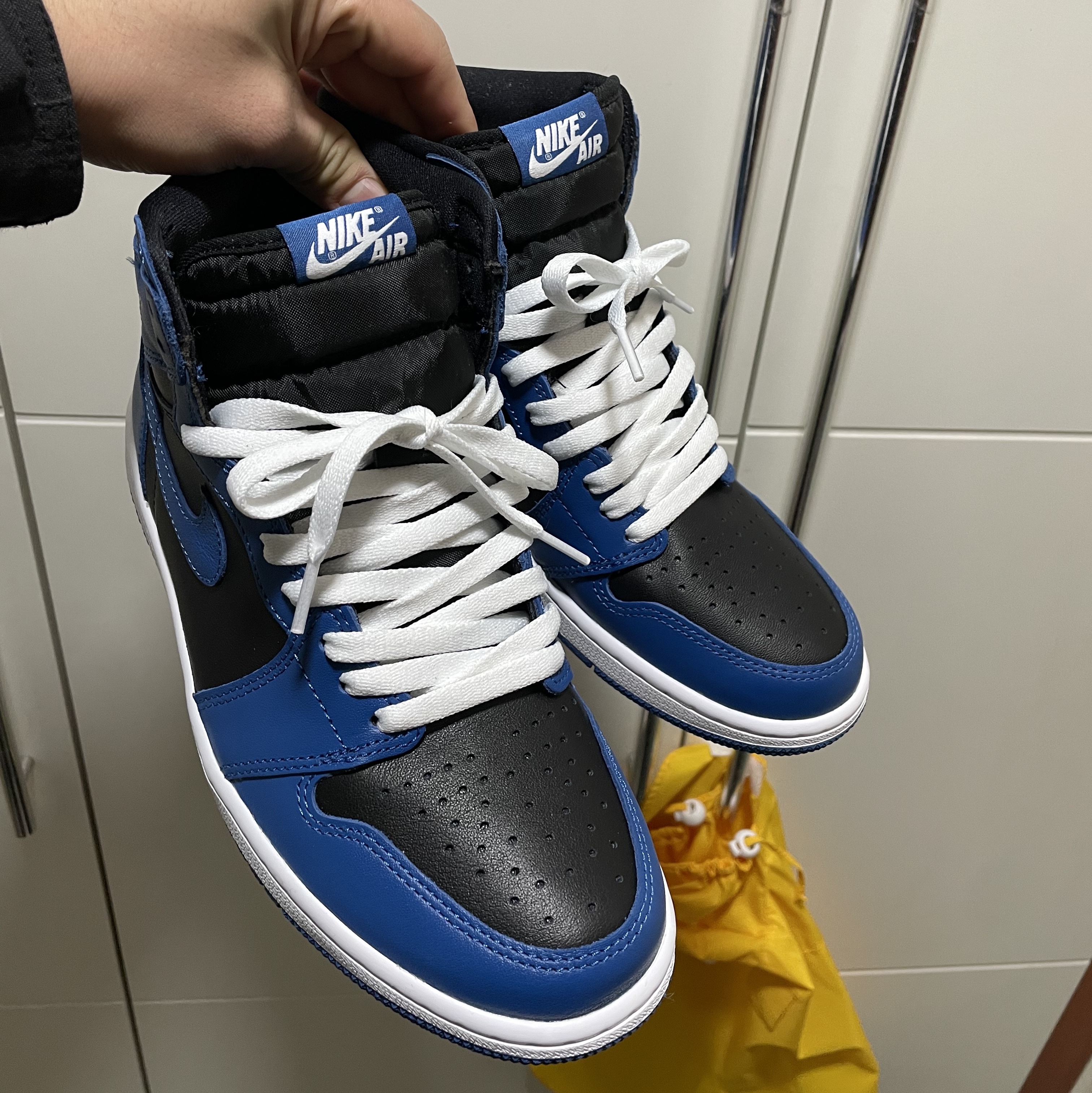 Jordan 1 Retro High OG Dark Marina Blue 착용 스타일 - 1
