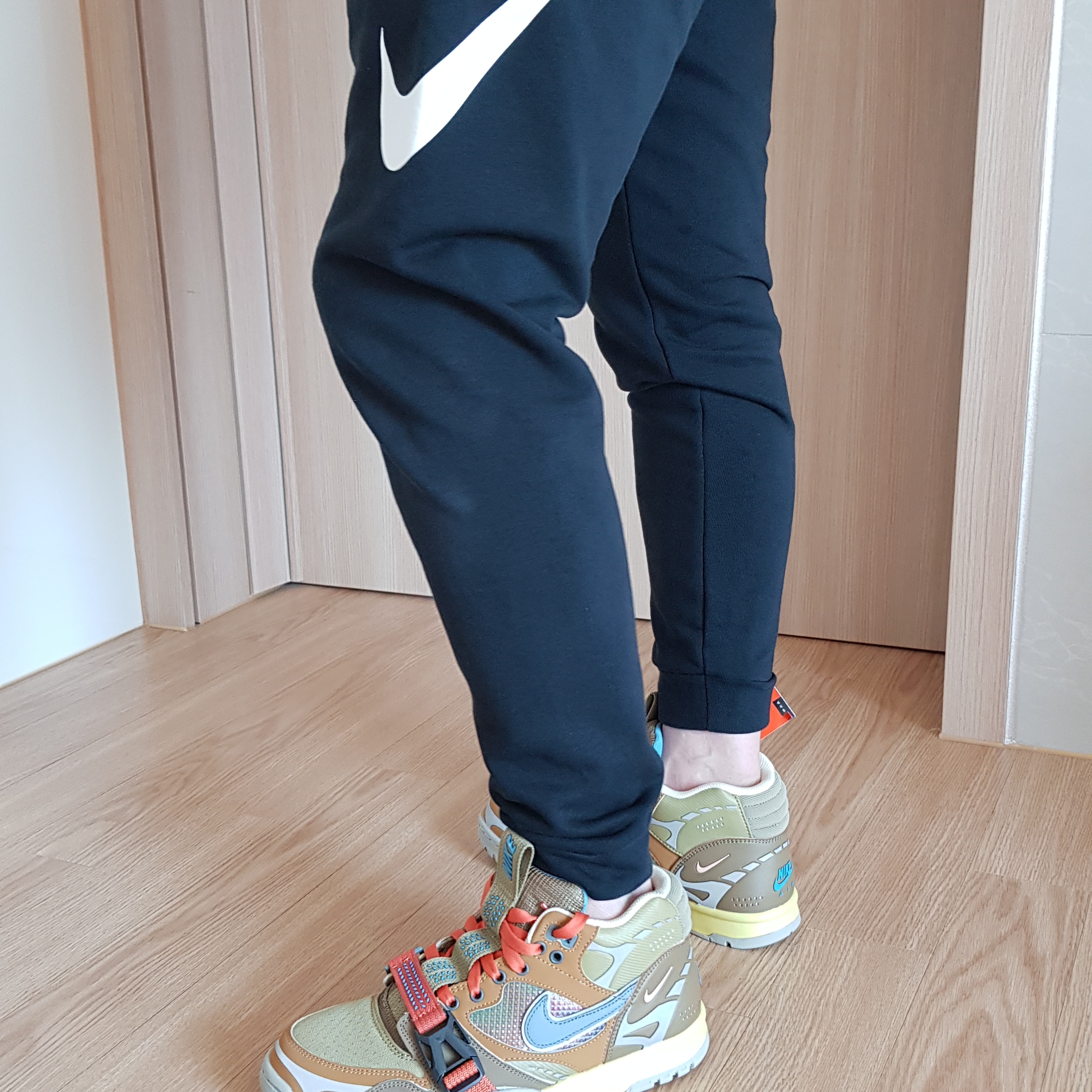 Nike Air Trainer 1 SP Coriander 착용 스타일 - 1