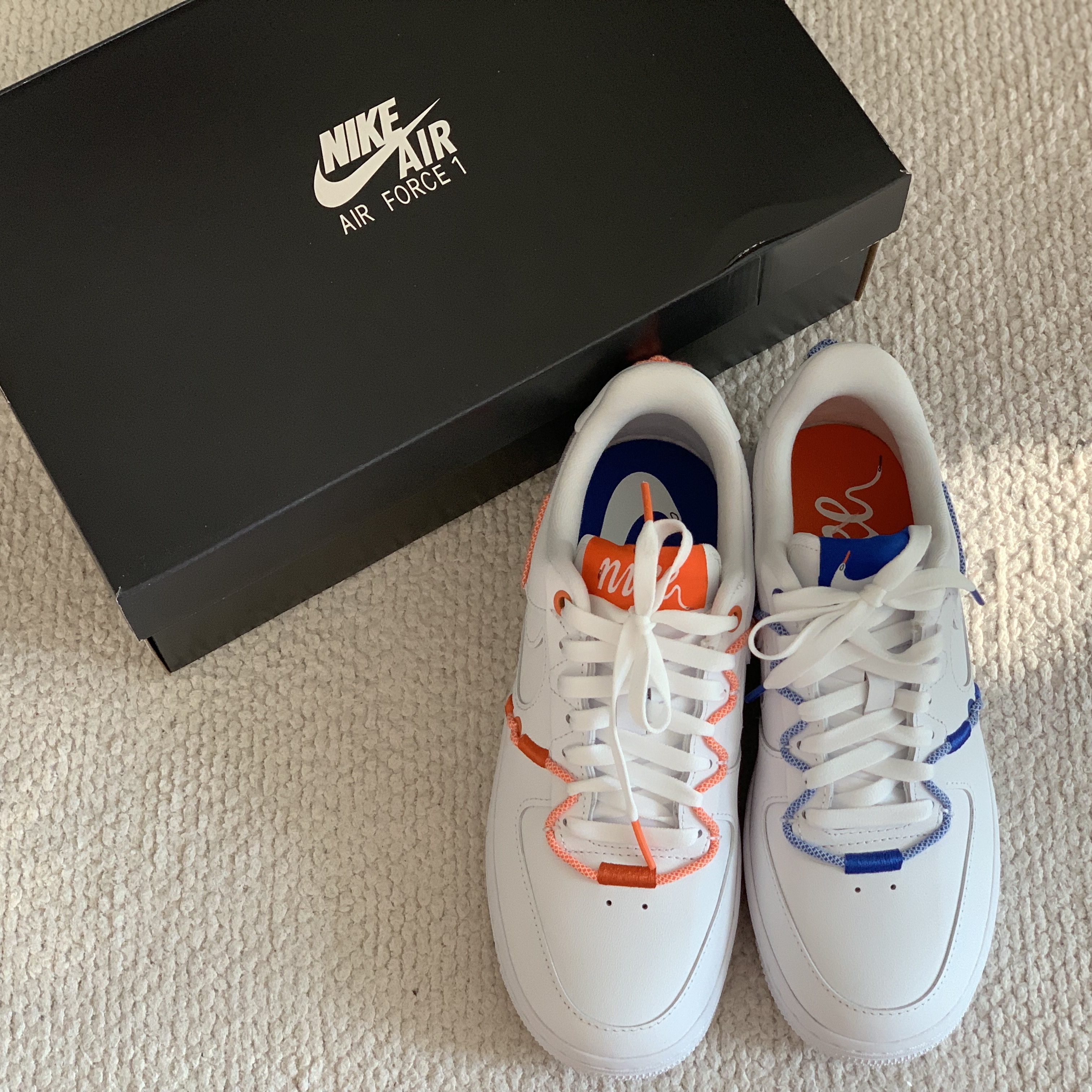 (W) Nike Air Force 1 '07 LX White Safety Orange 착용 스타일 - 1