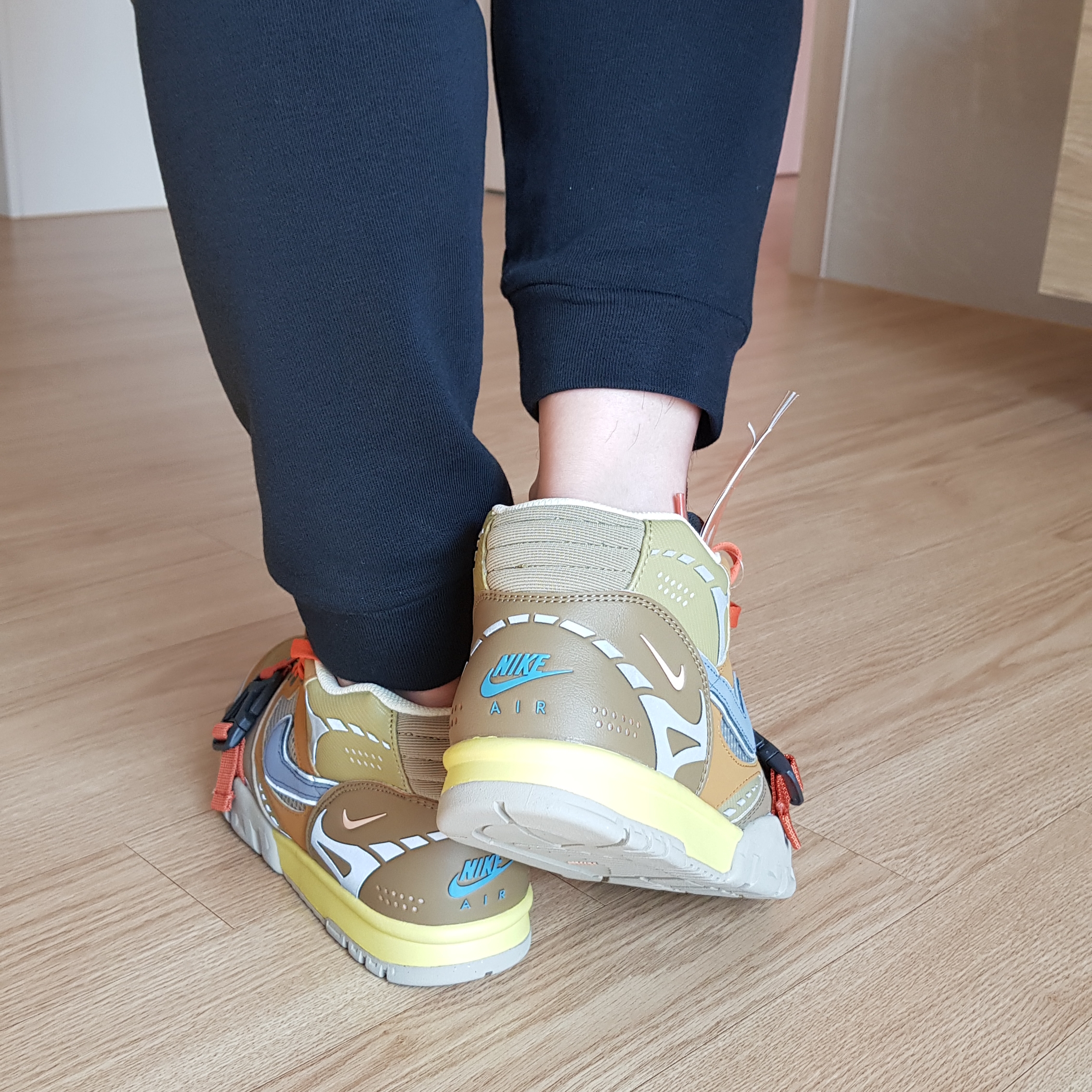 Nike Air Trainer 1 SP Coriander 착용 스타일 - 2