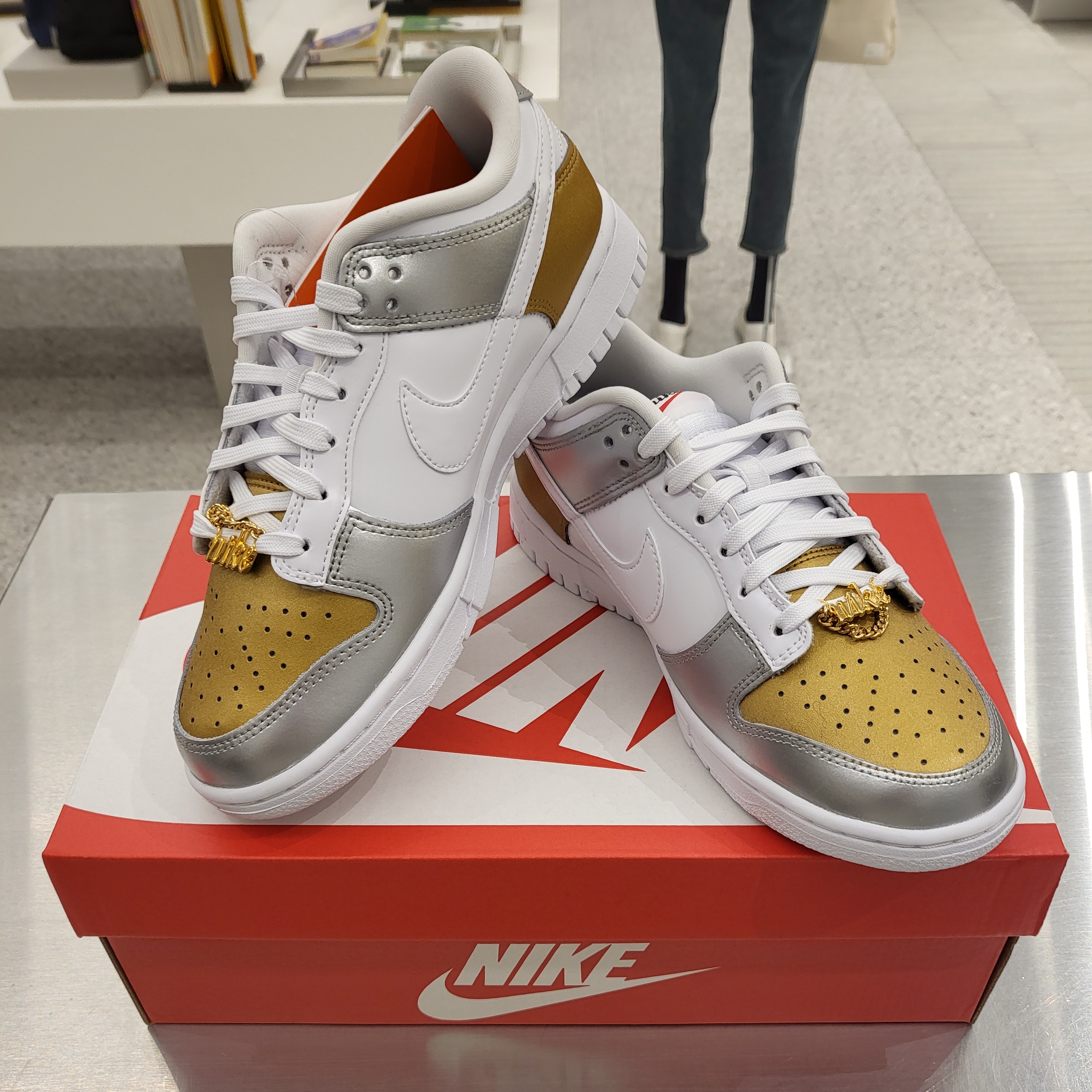 (W) Nike Dunk Low SE Heirloom 착용 스타일 - 1