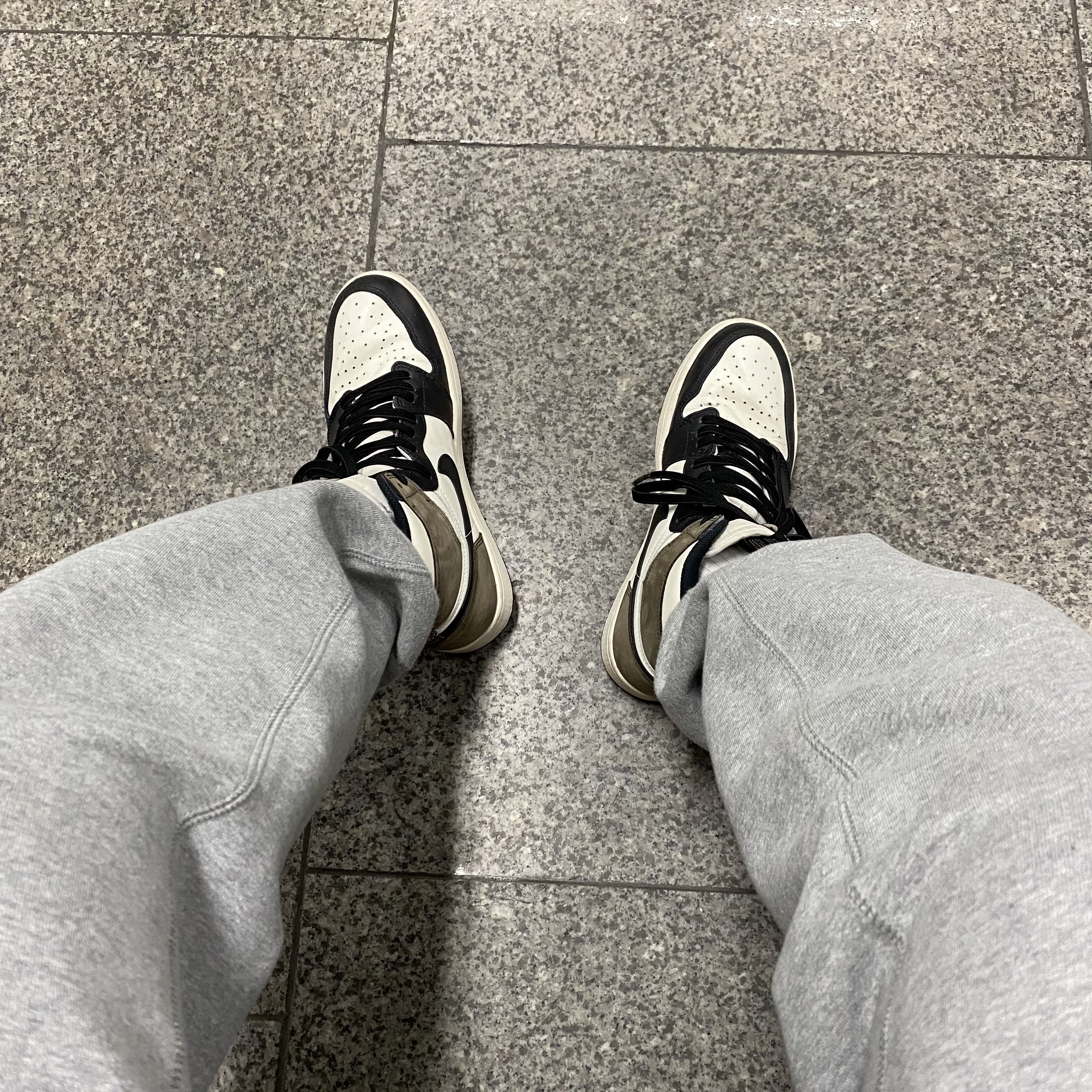 Nike Futura Corduroy Bucket Rough Green, Nike NRG Solo Swoosh Fleece Pants Dark Grey Heather - US/EU 착용 스타일 - 2