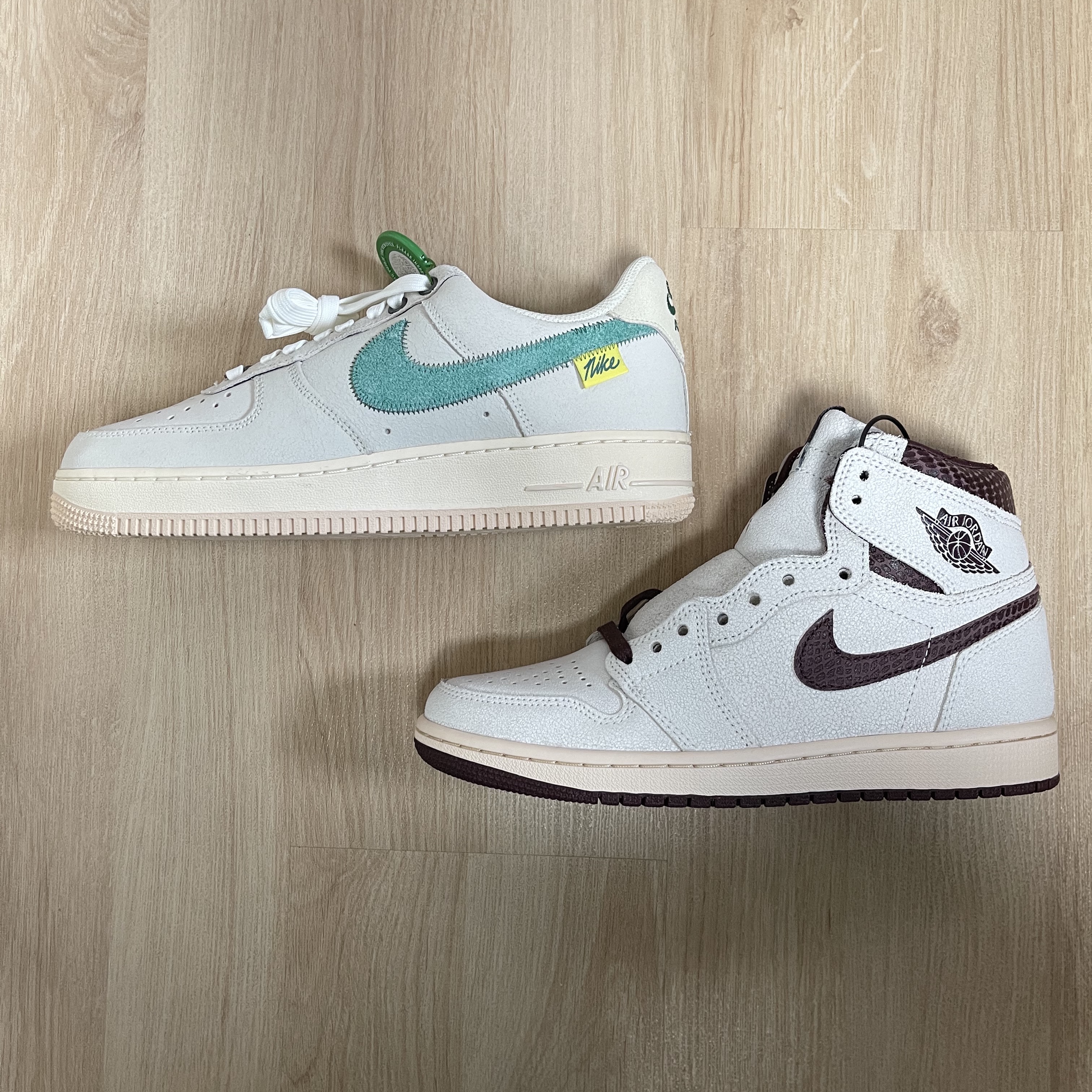 Jordan 1 x A Ma Maniere Retro High OG SP Sail and Burgundy, Nike Air Force 1 Low Test of Time 착용 스타일 - 1