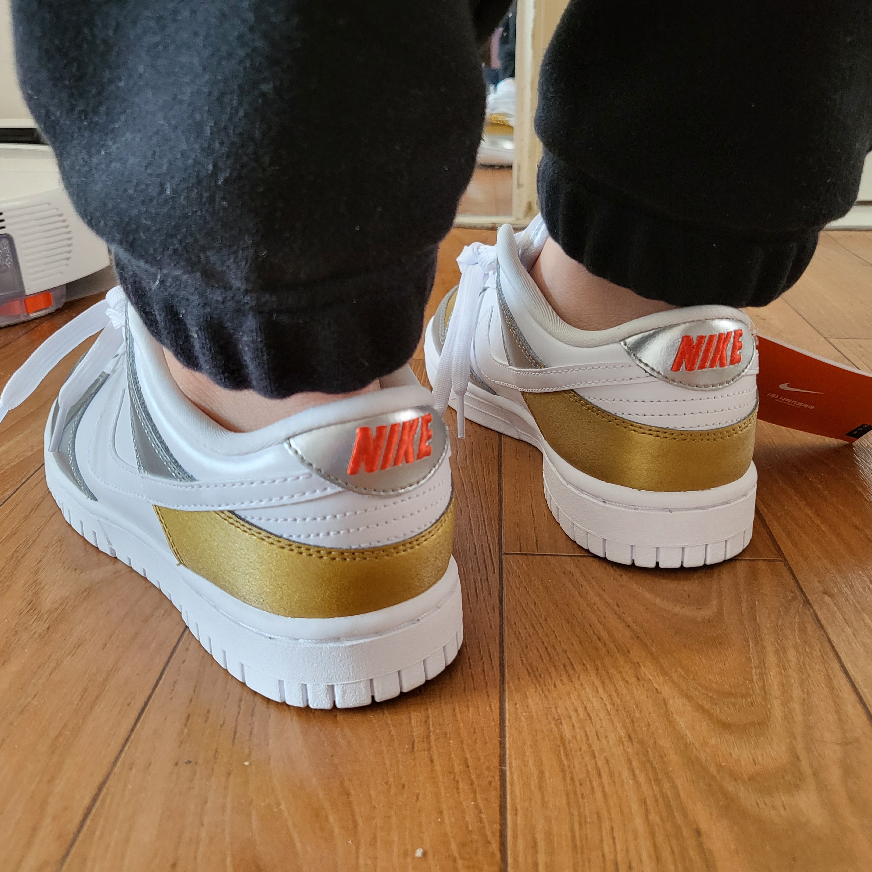 (W) Nike Dunk Low SE Heirloom 착용 스타일 - 1