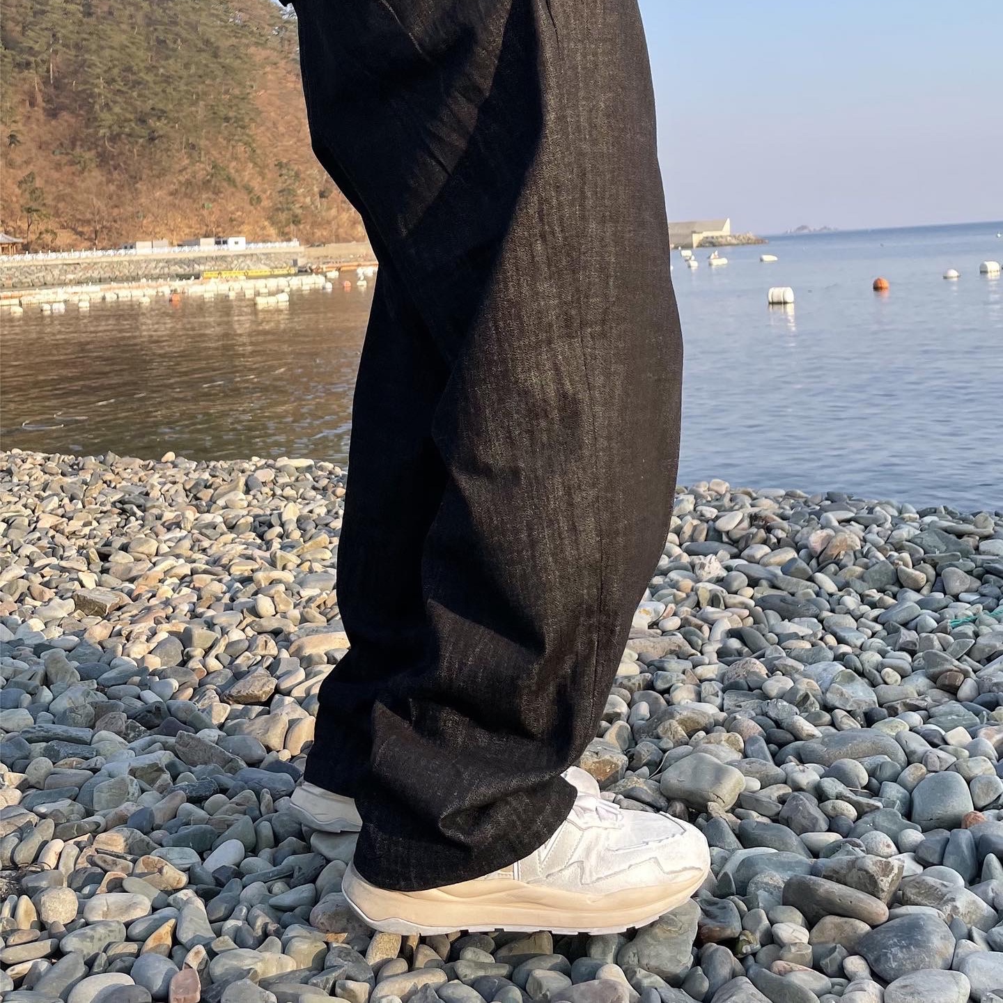 New Balance 5740 Protection Pack Sea Salt 착용 스타일 - 4