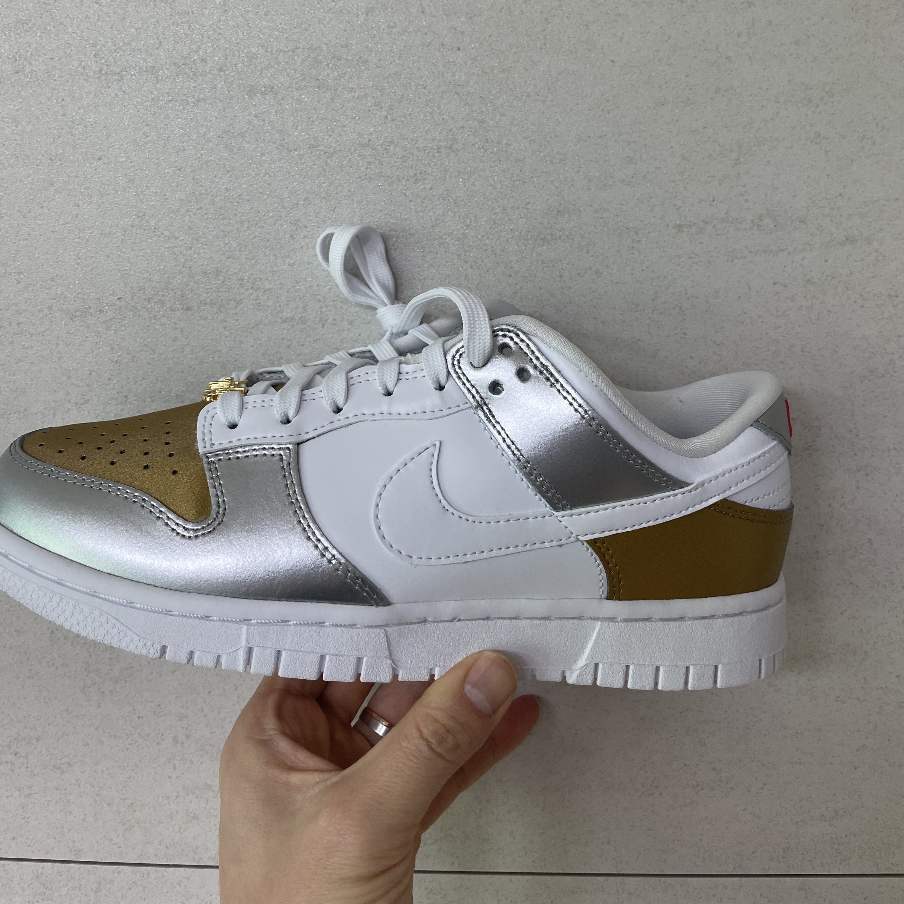 (W) Nike Dunk Low SE Heirloom 착용 스타일 - 1