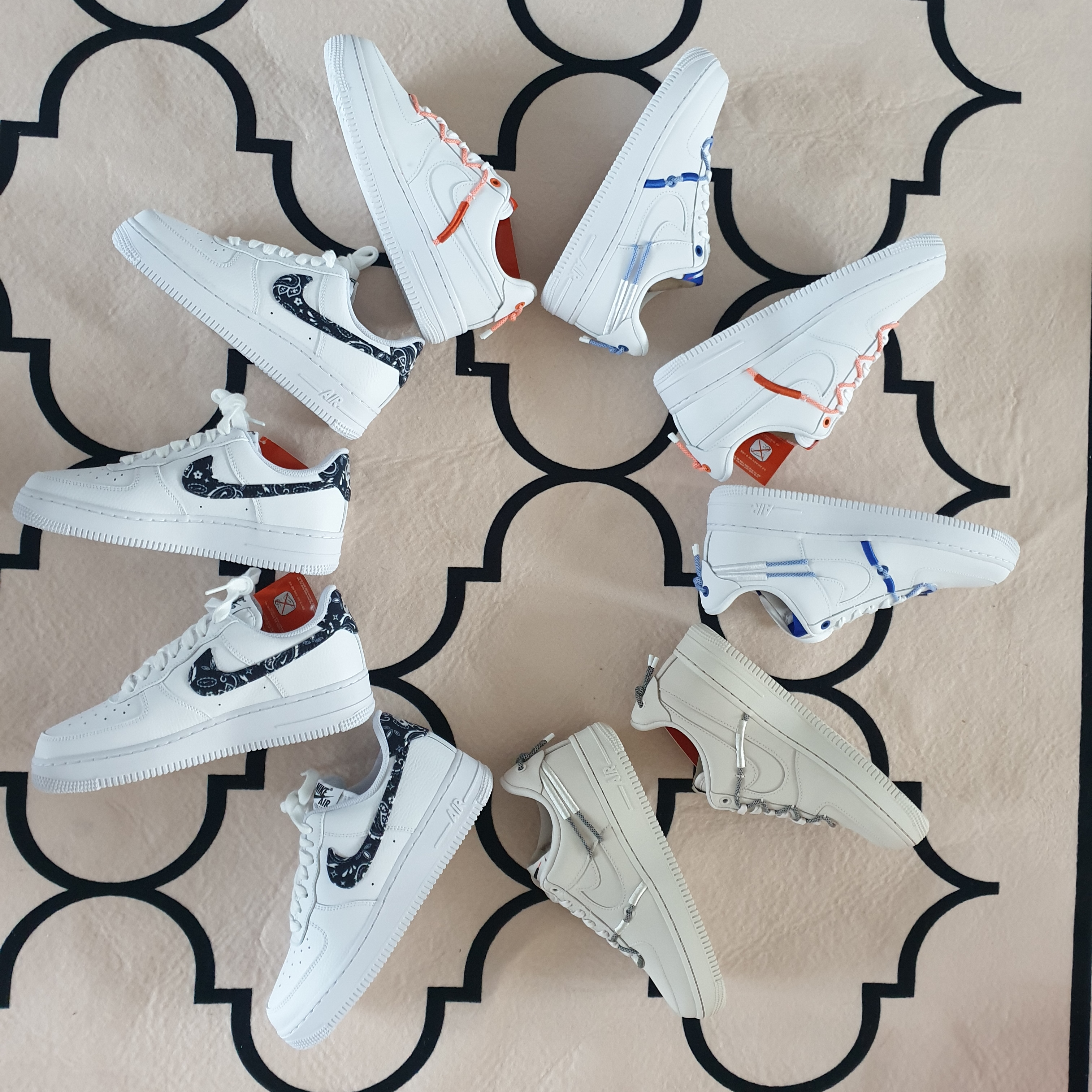 (W) Nike Air Force 1 '07 Essential Paisley Swoosh White Black, (W) Nike Air Force 1 '07 LX Light Orewood Brown 착용 스타일
