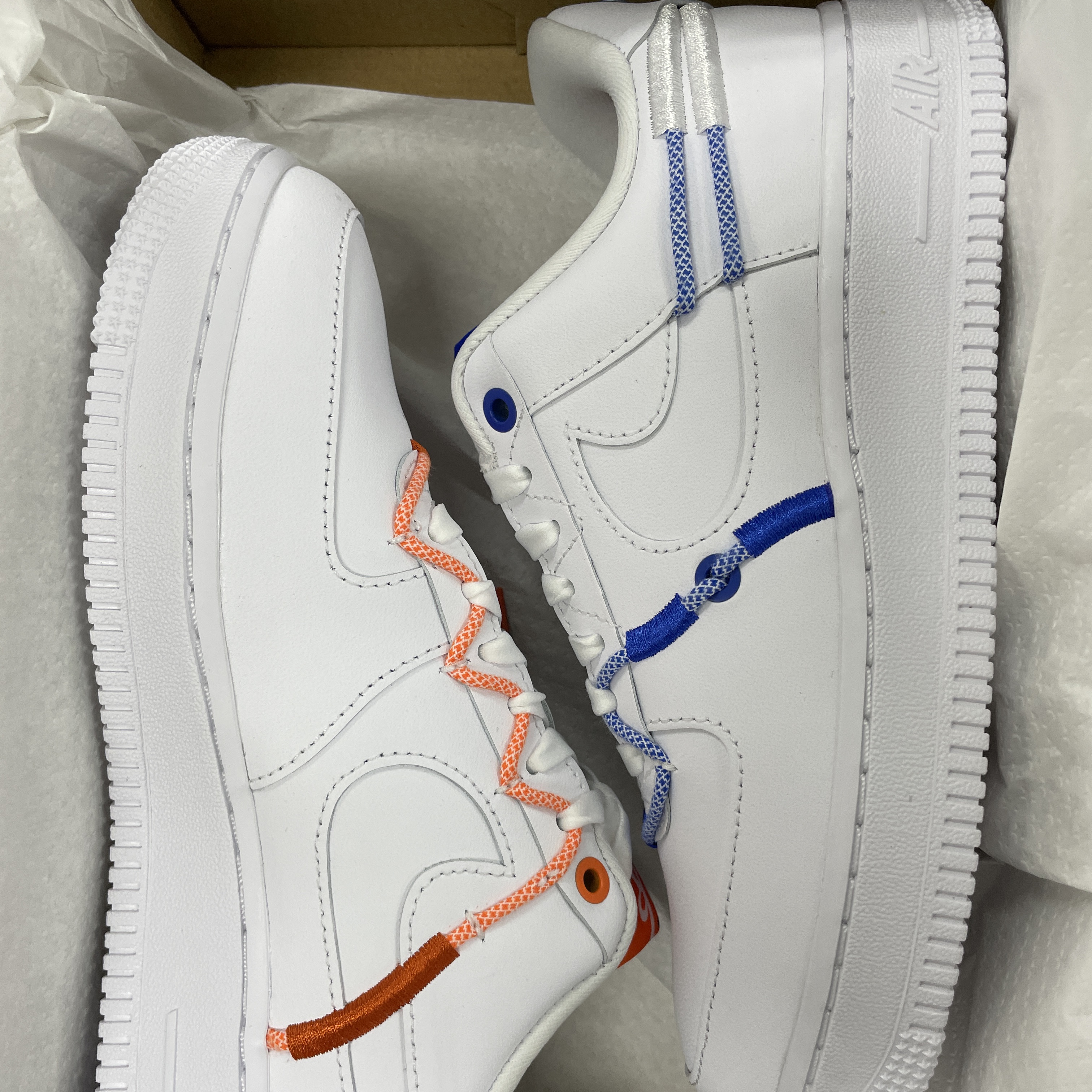 (W) Nike Air Force 1 '07 LX White Safety Orange 착용 스타일