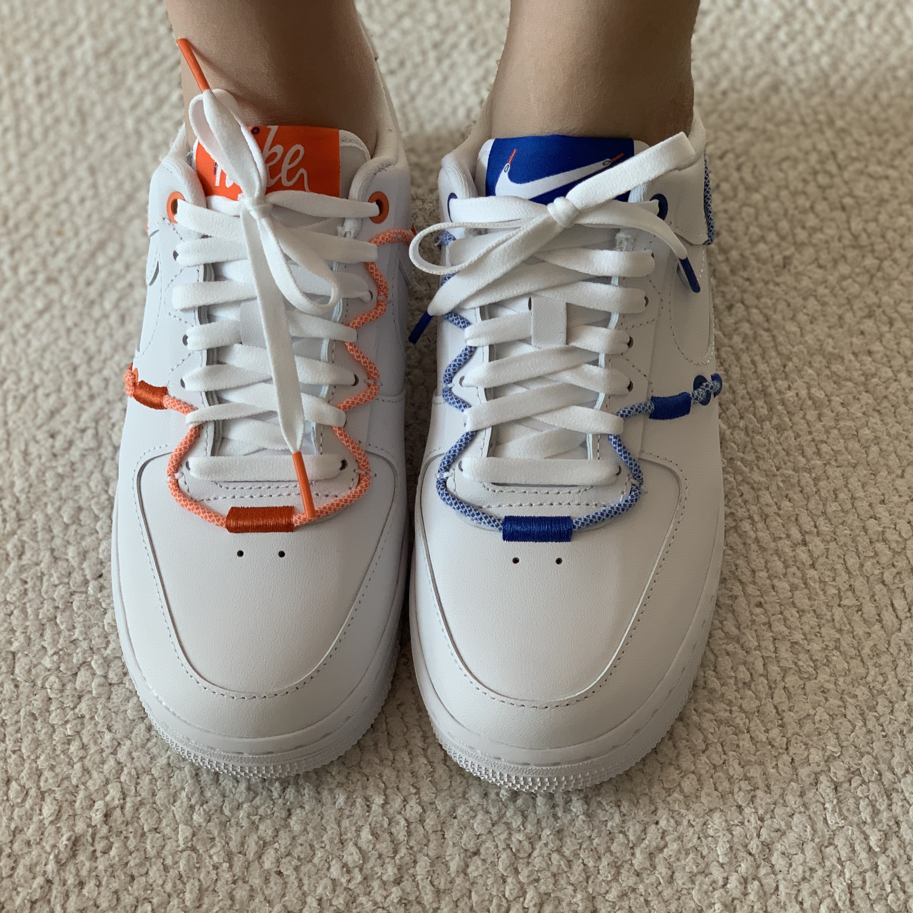 (W) Nike Air Force 1 '07 LX White Safety Orange 착용 스타일 - 4