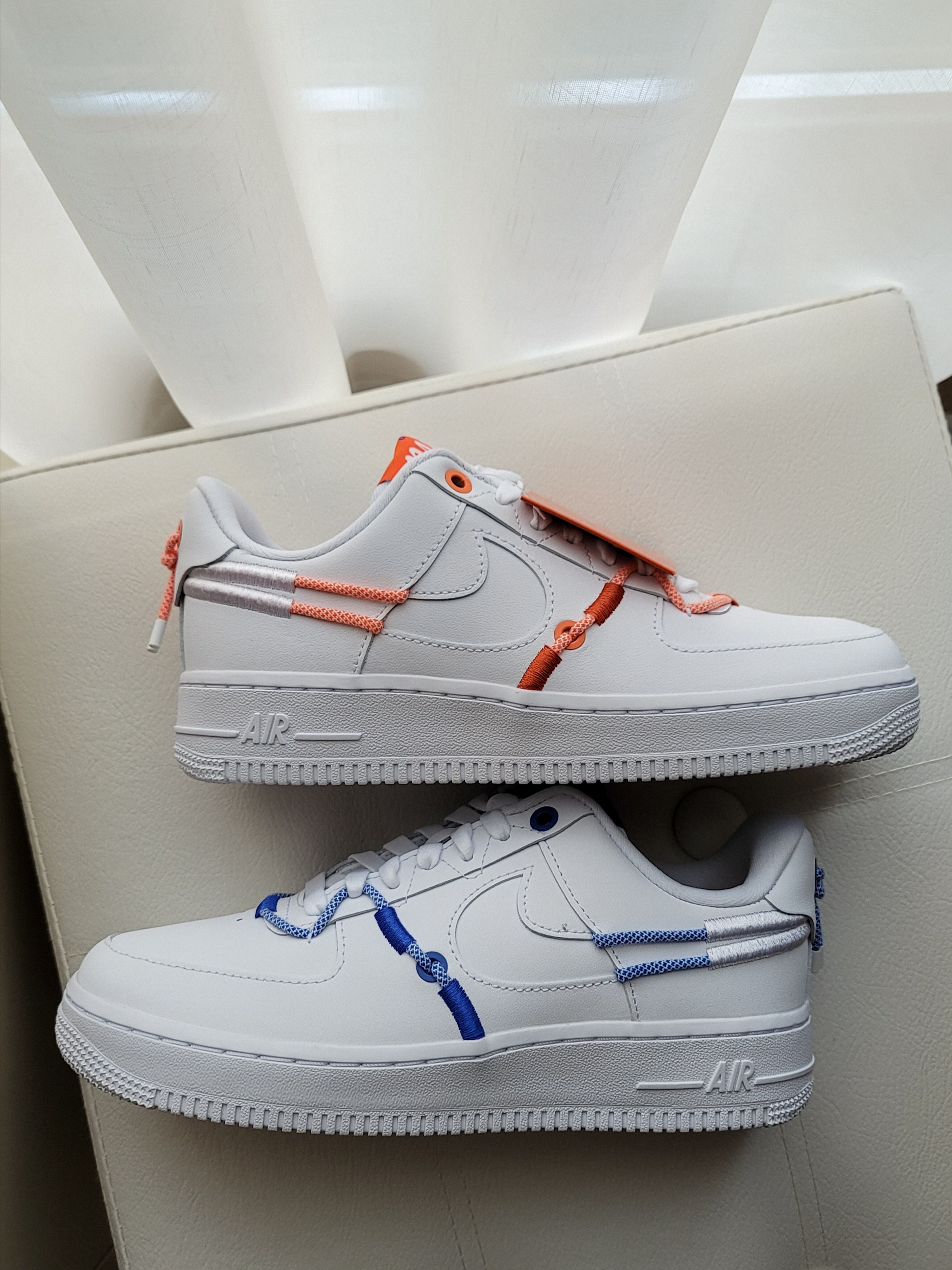 (W) Nike Air Force 1 '07 LX White Safety Orange 착용 스타일 - 2