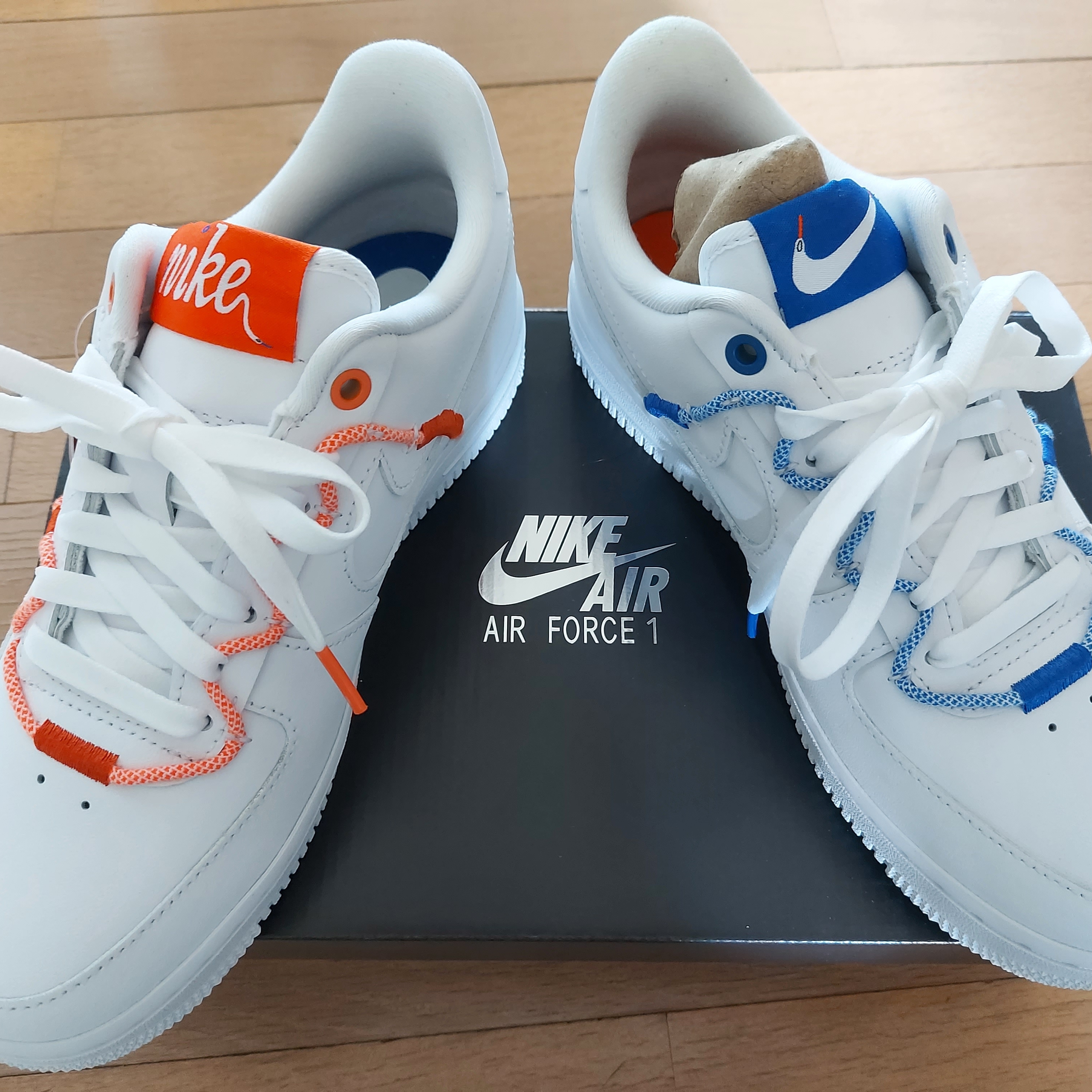 (W) Nike Air Force 1 '07 LX White Safety Orange 착용 스타일 - 1