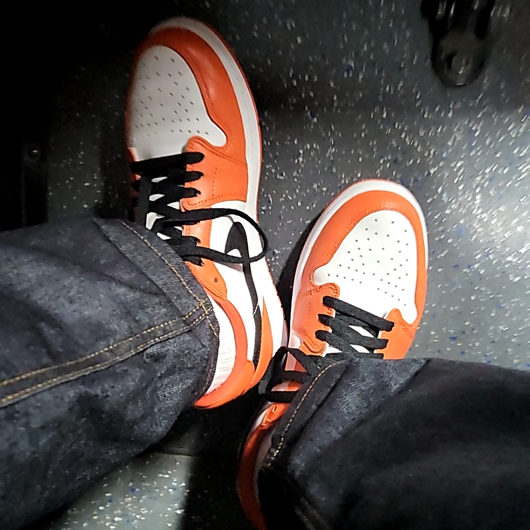 Jordan 1 Low OG Starfish 착용 스타일 - 1