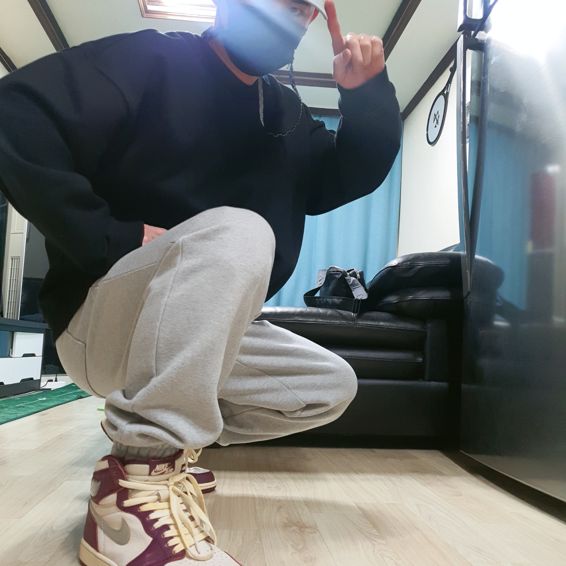 Jordan 1 Retro High OG Bordeaux 착용 스타일 - 3