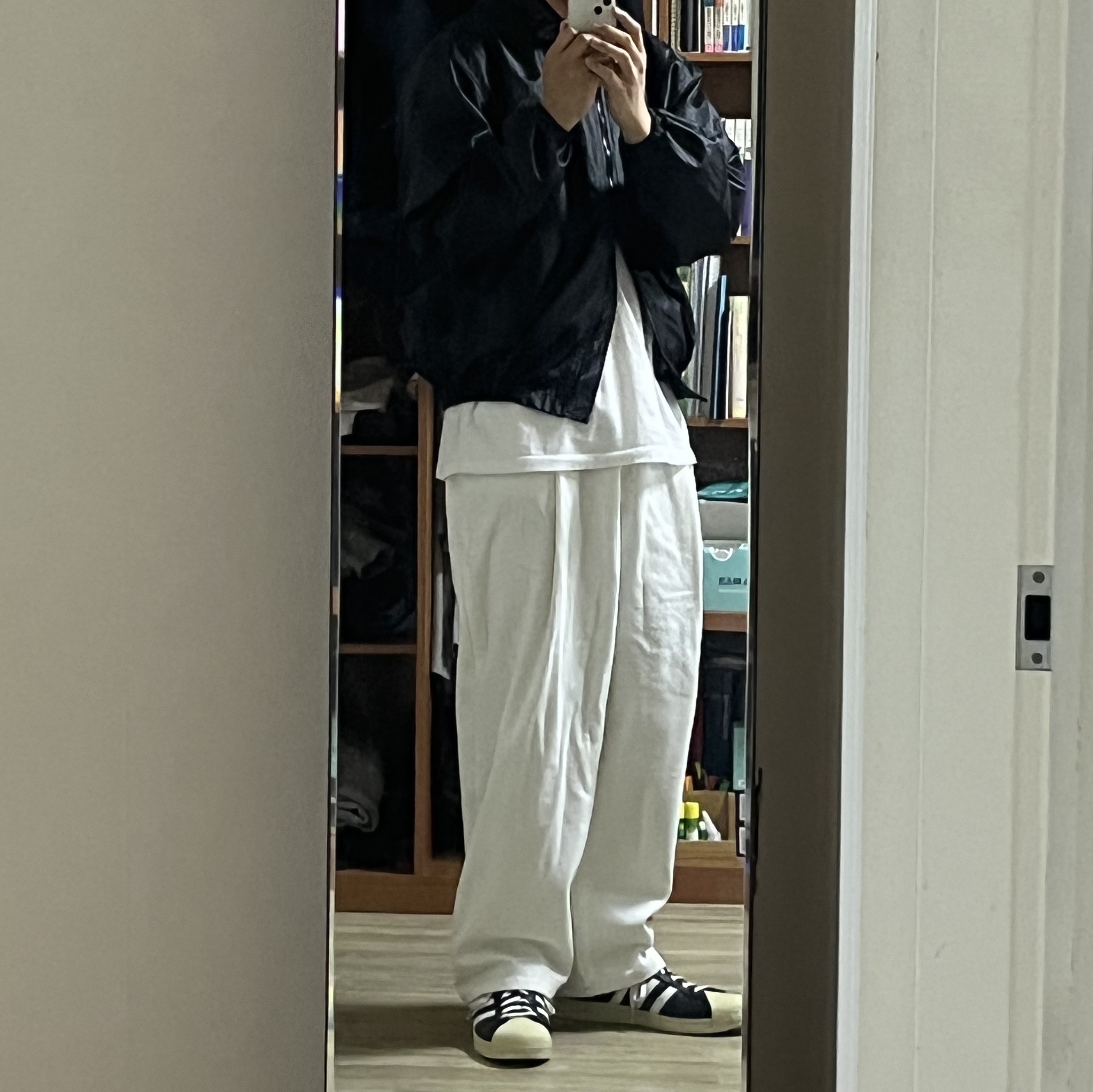 Adidas Superstar Premium Black White 착용 스타일