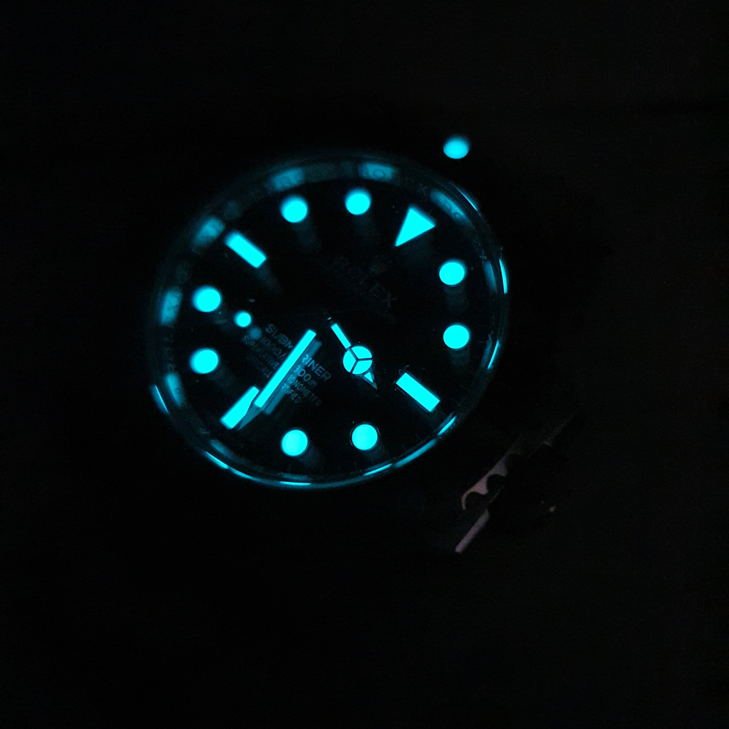 Rolex Submariner 40mm 114060 Black Oyster 착용 스타일