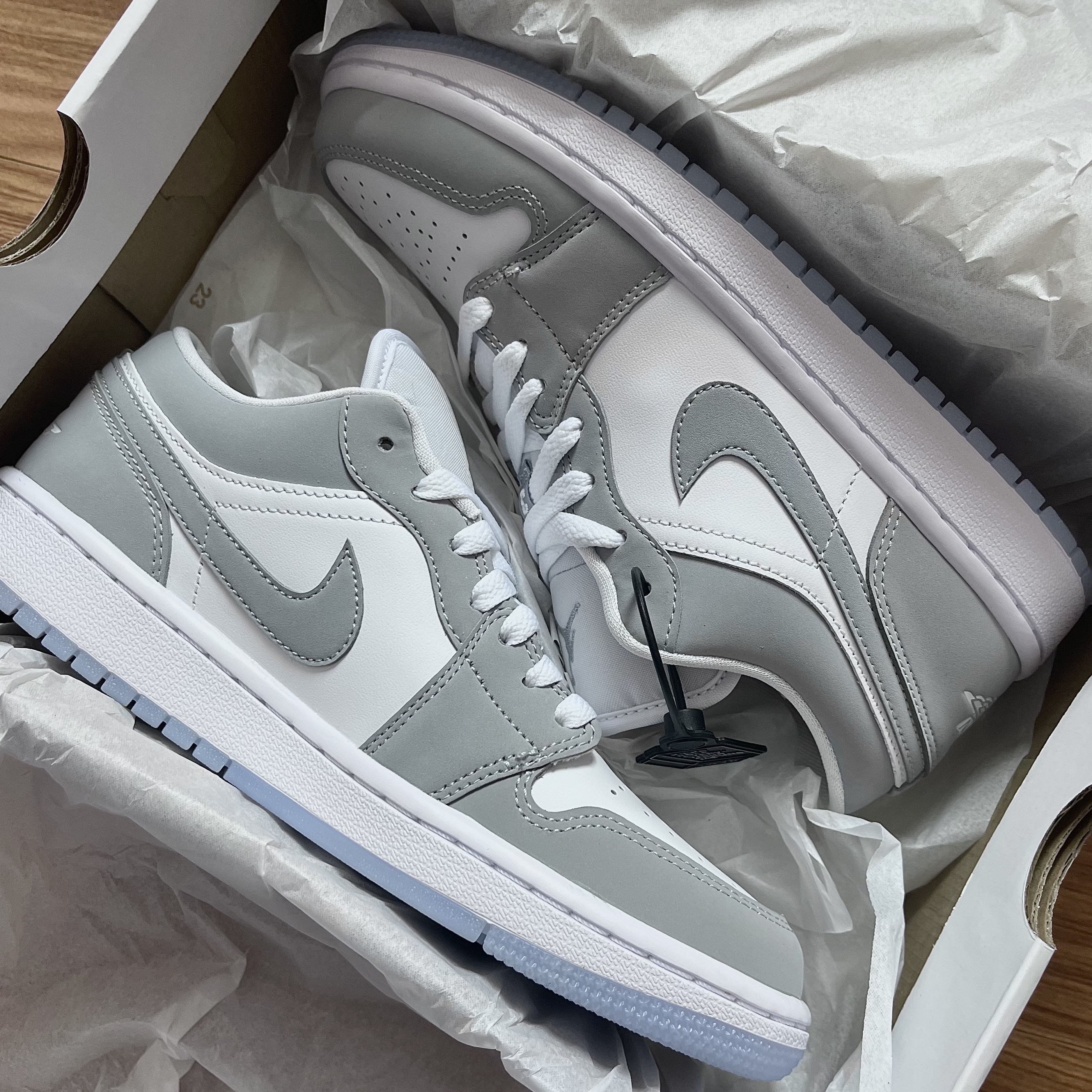 (W) Jordan 1 Low White Wolf Grey 착용 스타일 - 2