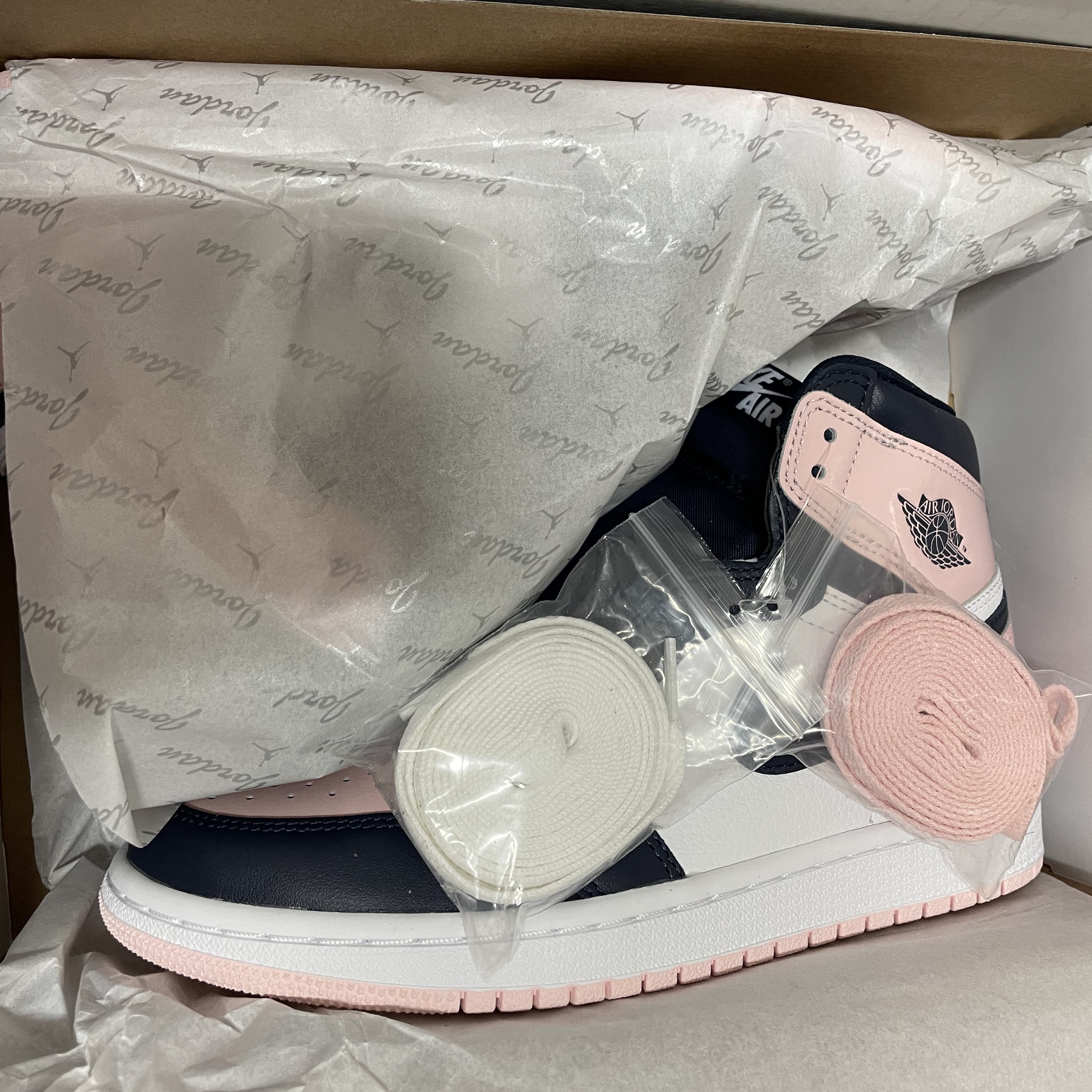 (W) Jordan 1 Retro High OG Atmosphere 착용 스타일 - 1