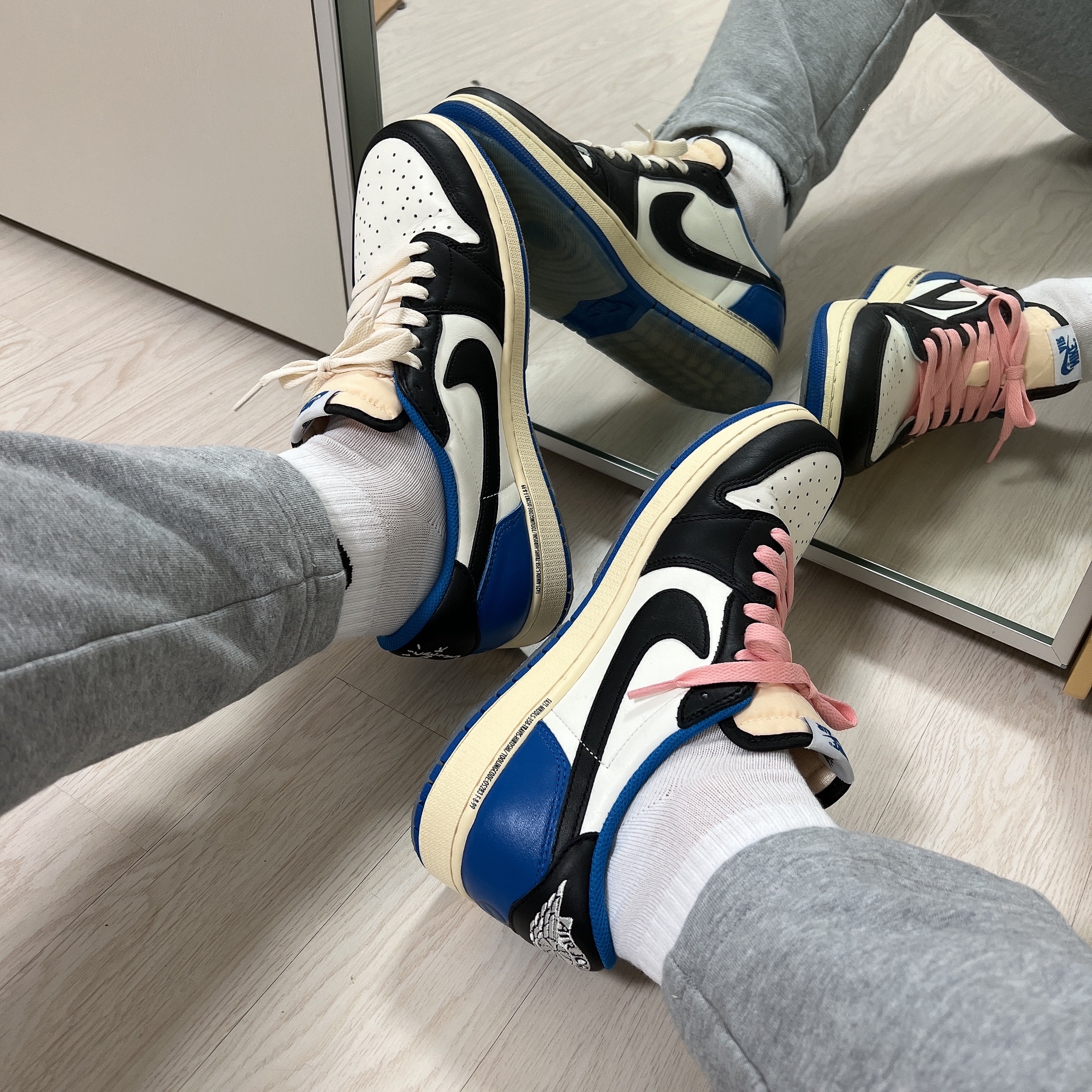 Jordan 1 x Travis Scott x Fragment Retro Low OG SP Military Blue 착용 스타일