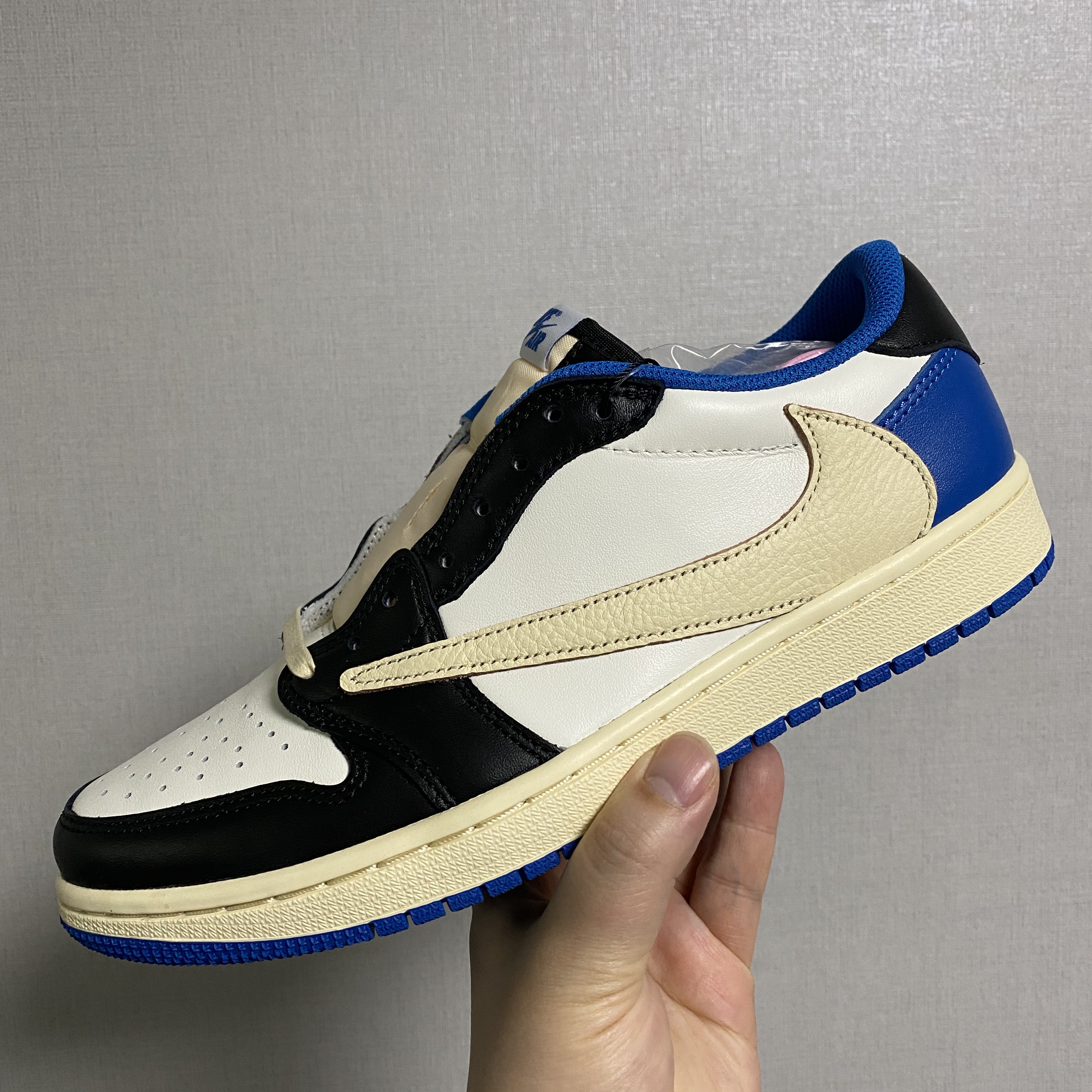 Jordan 1 x Travis Scott x Fragment Retro Low OG SP Military Blue, Nike x Travis Scott Air Max 270 React Cactus Trails 착용 스타일 - 3