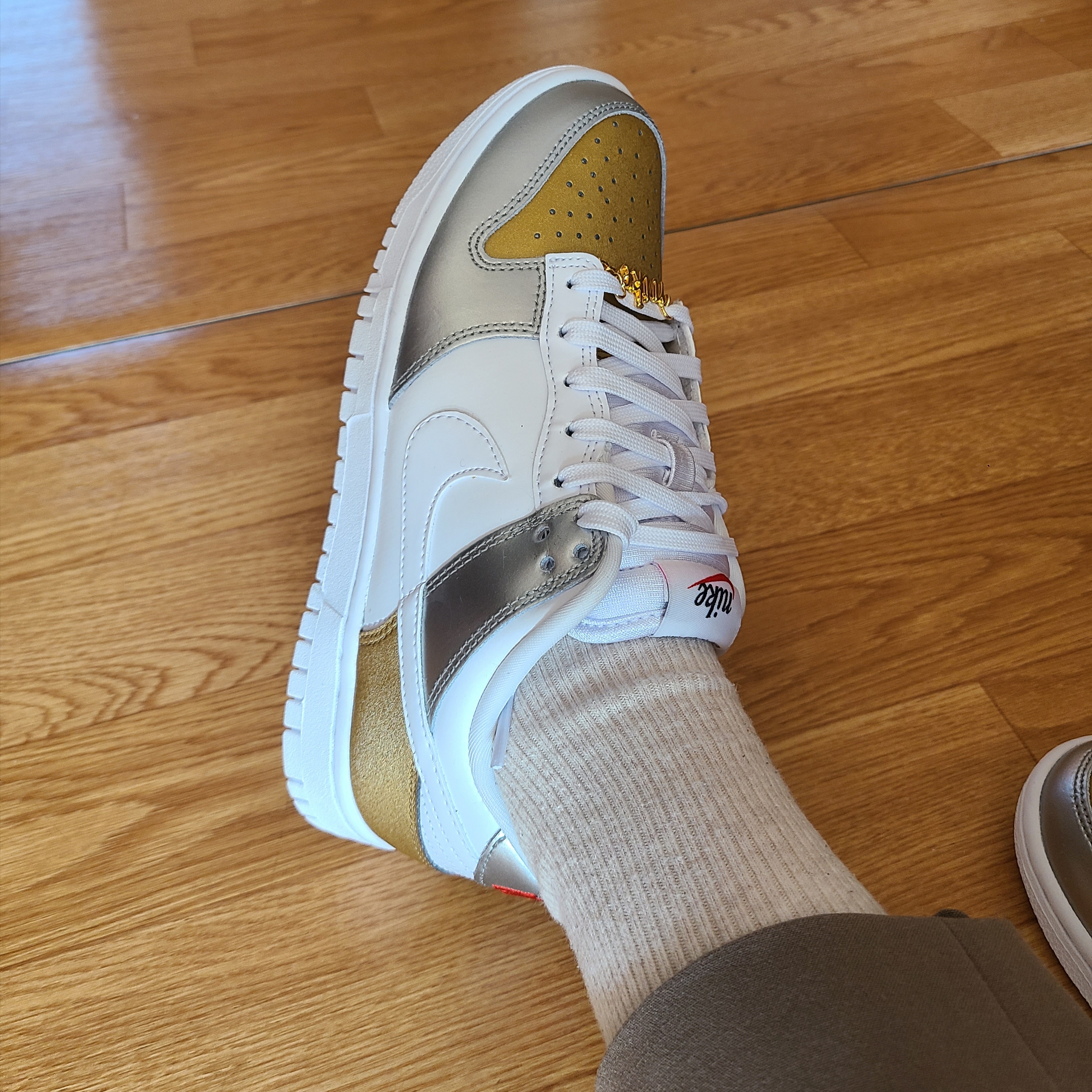 (W) Nike Dunk Low SE Heirloom 착용 스타일