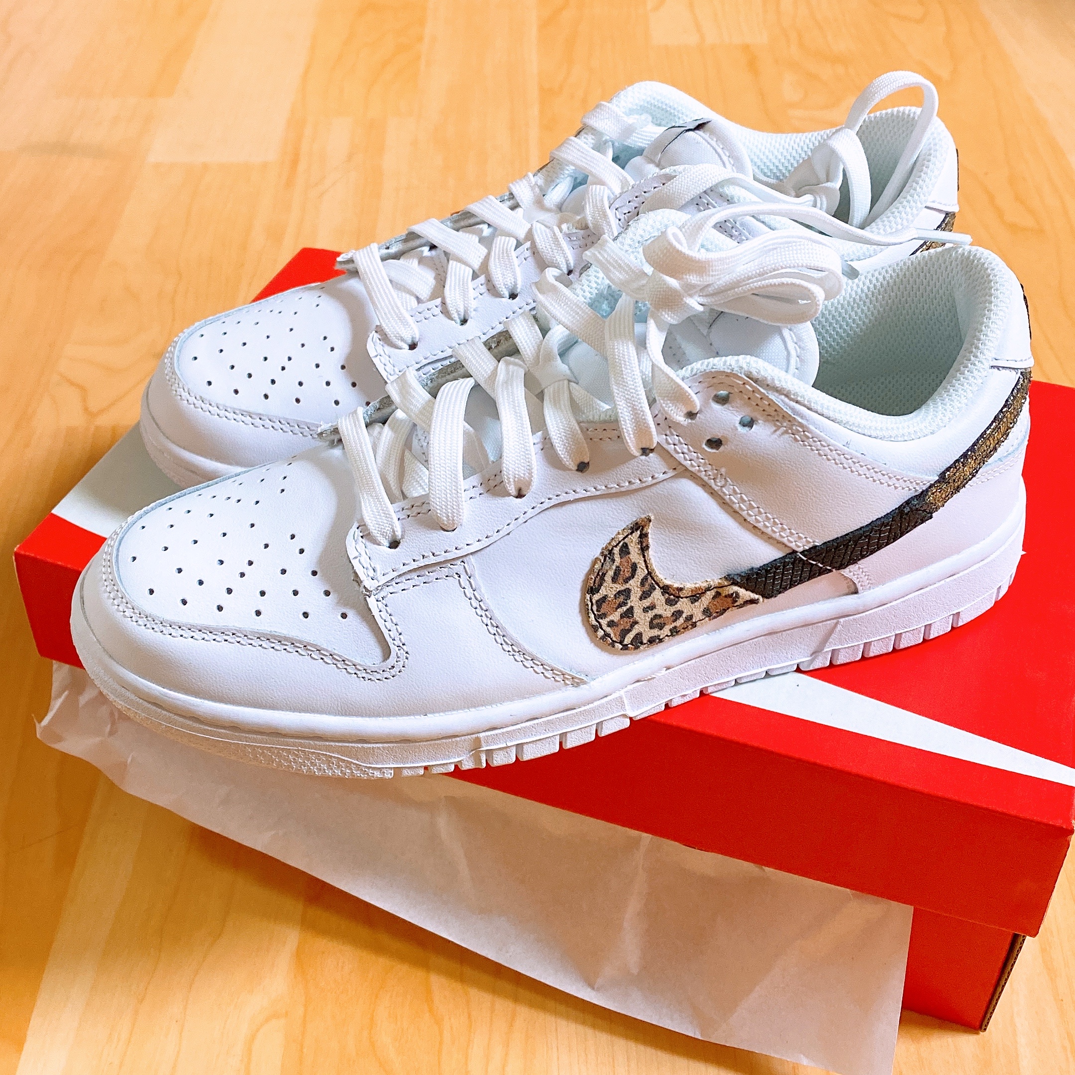 (W) Nike Dunk Low SE Primal White 착용 스타일 - 1