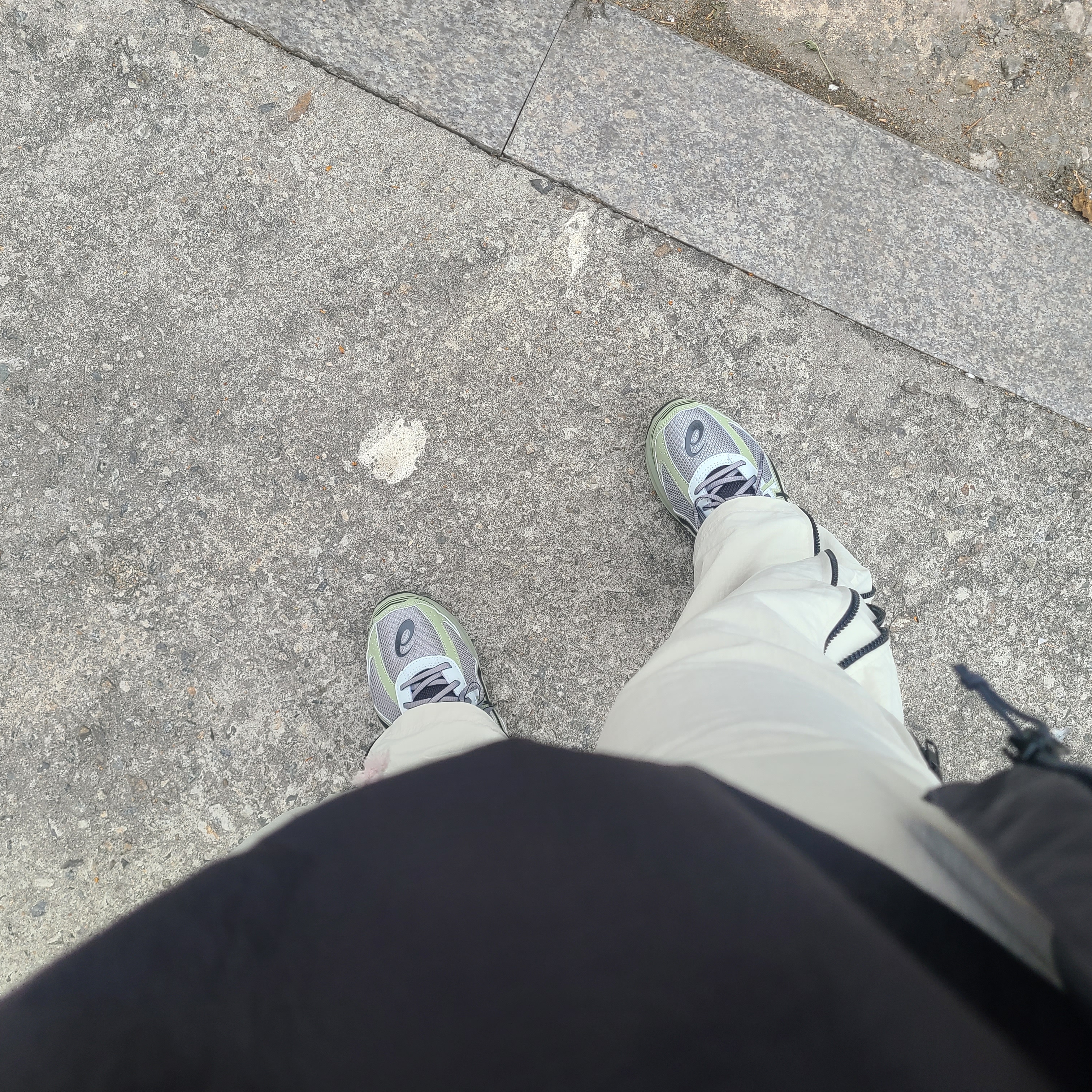 Asics Jog 100 S Sheet Rock - 2E Wide 착용 스타일