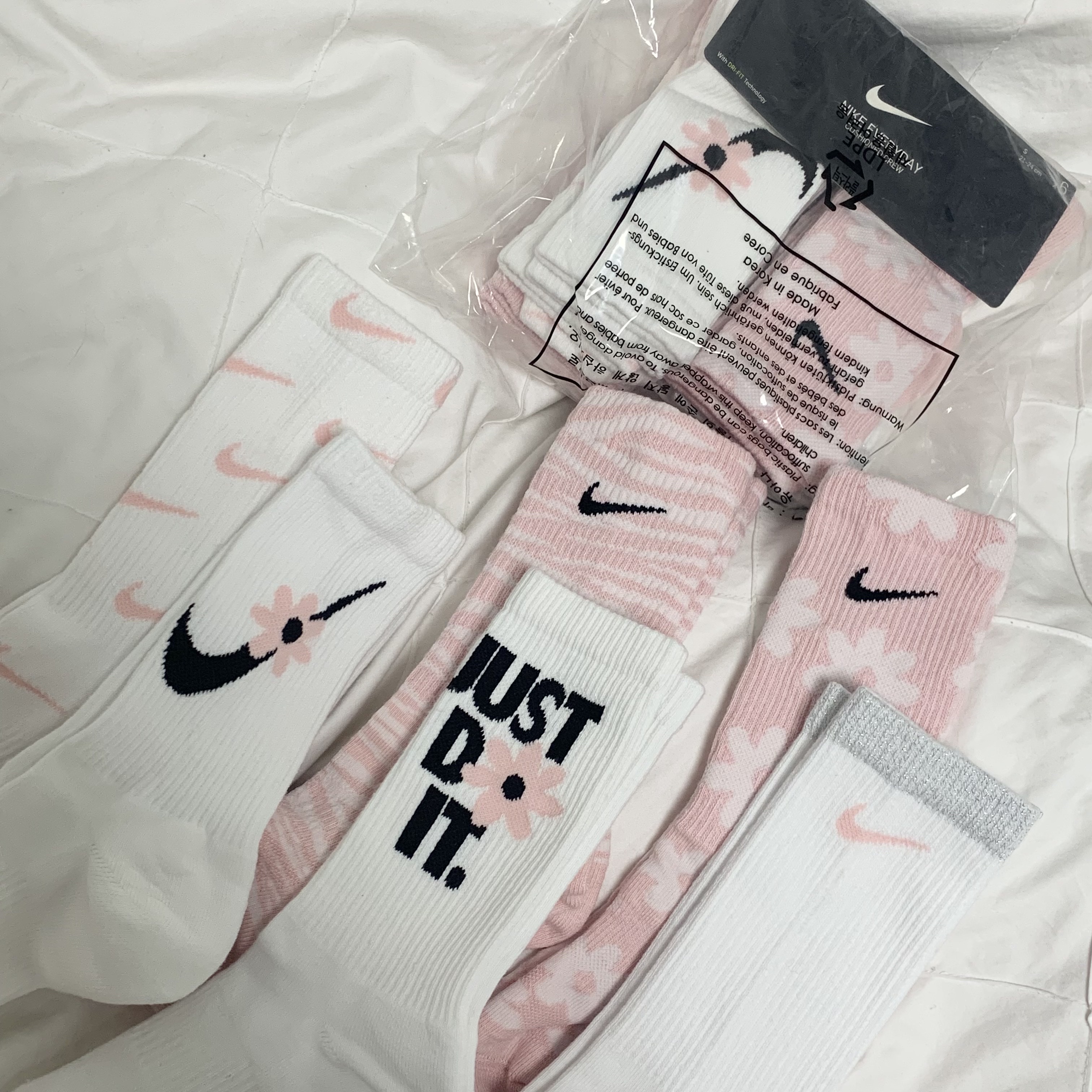 (Kids) Nike Everyday Plus Socks Pink White (6 Pack/Korean Ver.) 착용 스타일