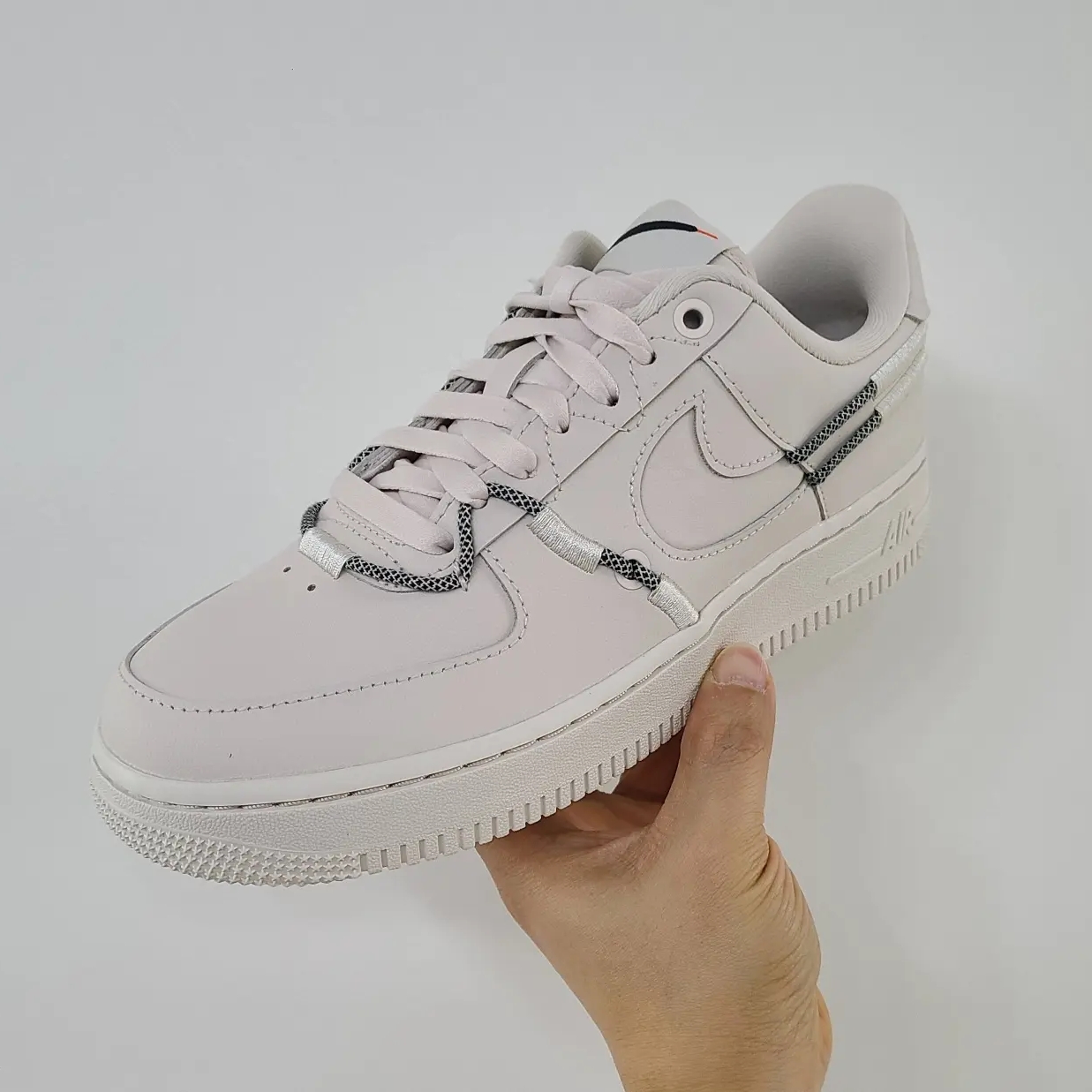 (W) Nike Air Force 1 '07 LX Light Orewood Brown 착용 스타일 - 1