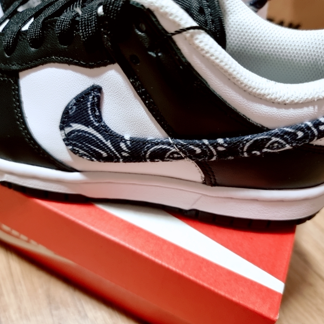 (W) Nike Dunk Low Essential Black Paisley 착용 스타일 - 3