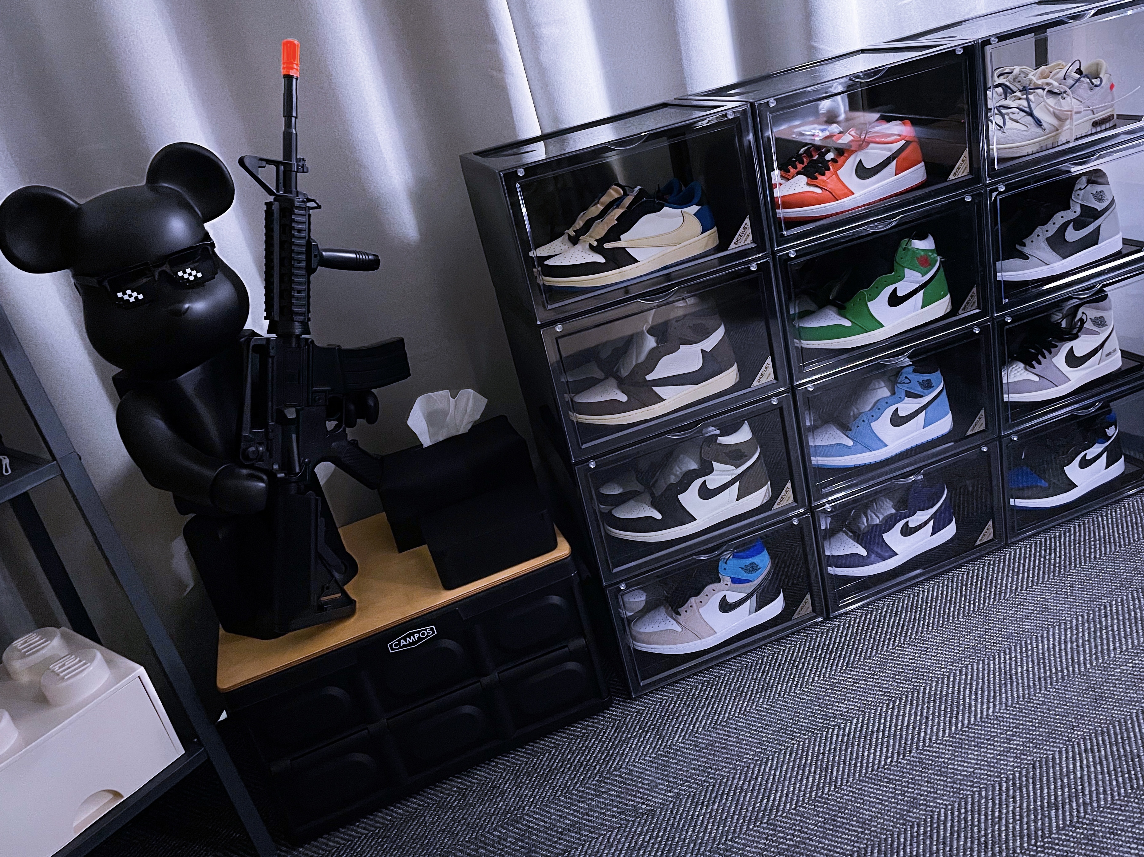 (W) Jordan 1 Retro High OG Lucky Green, Jordan 1 x Travis Scott x Fragment Retro Low OG SP Military Blue 착용 스타일 - 2