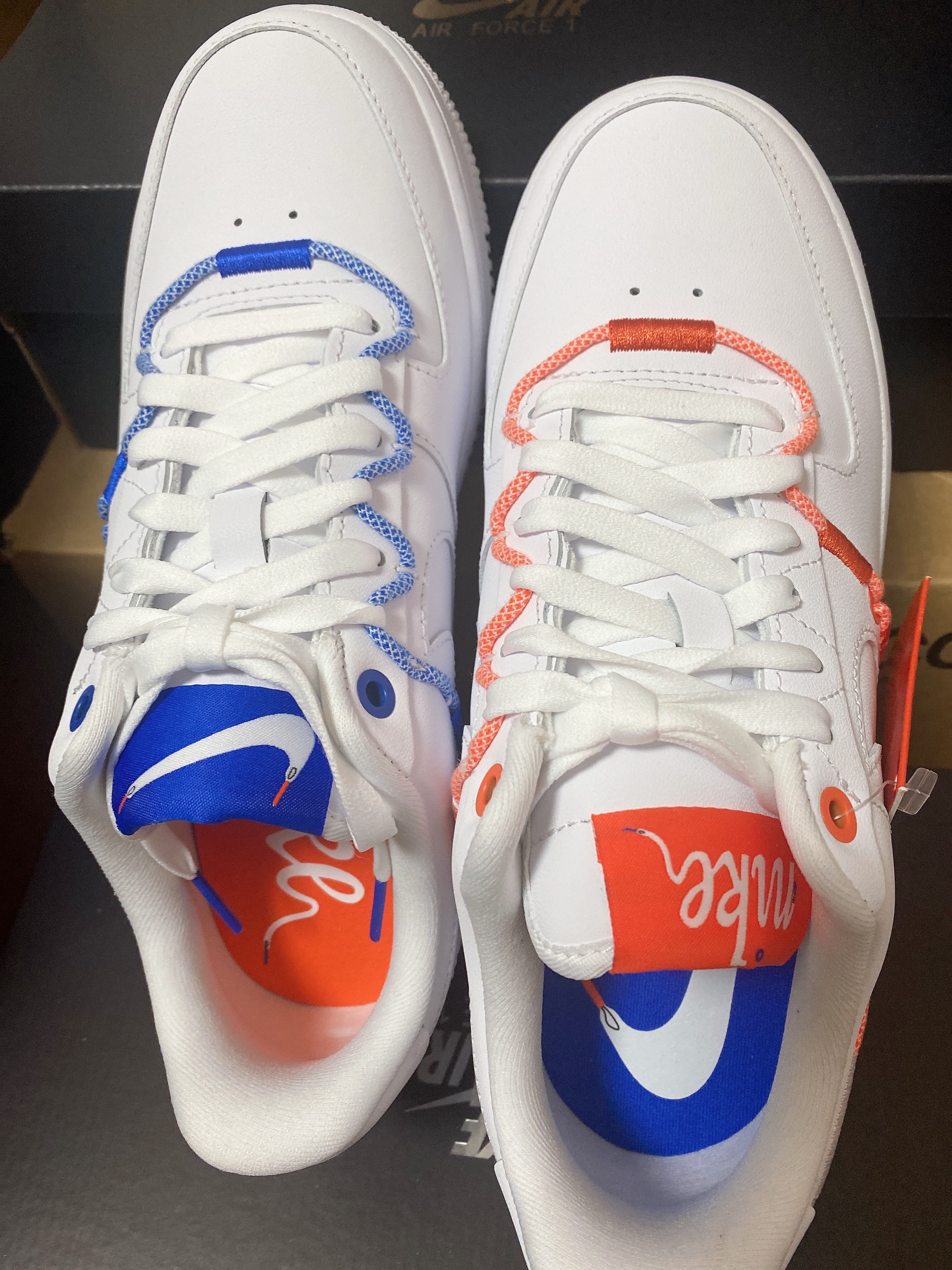 (W) Nike Air Force 1 '07 LX White Safety Orange 착용 스타일 - 1