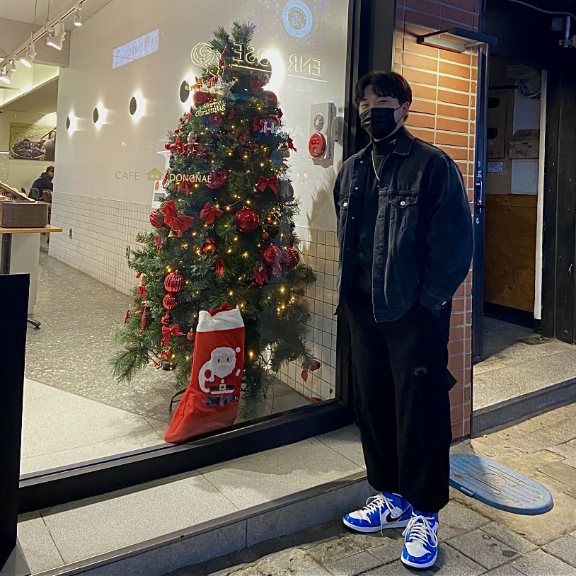 Jordan 1 Mid SE Signal Blue 착용 스타일