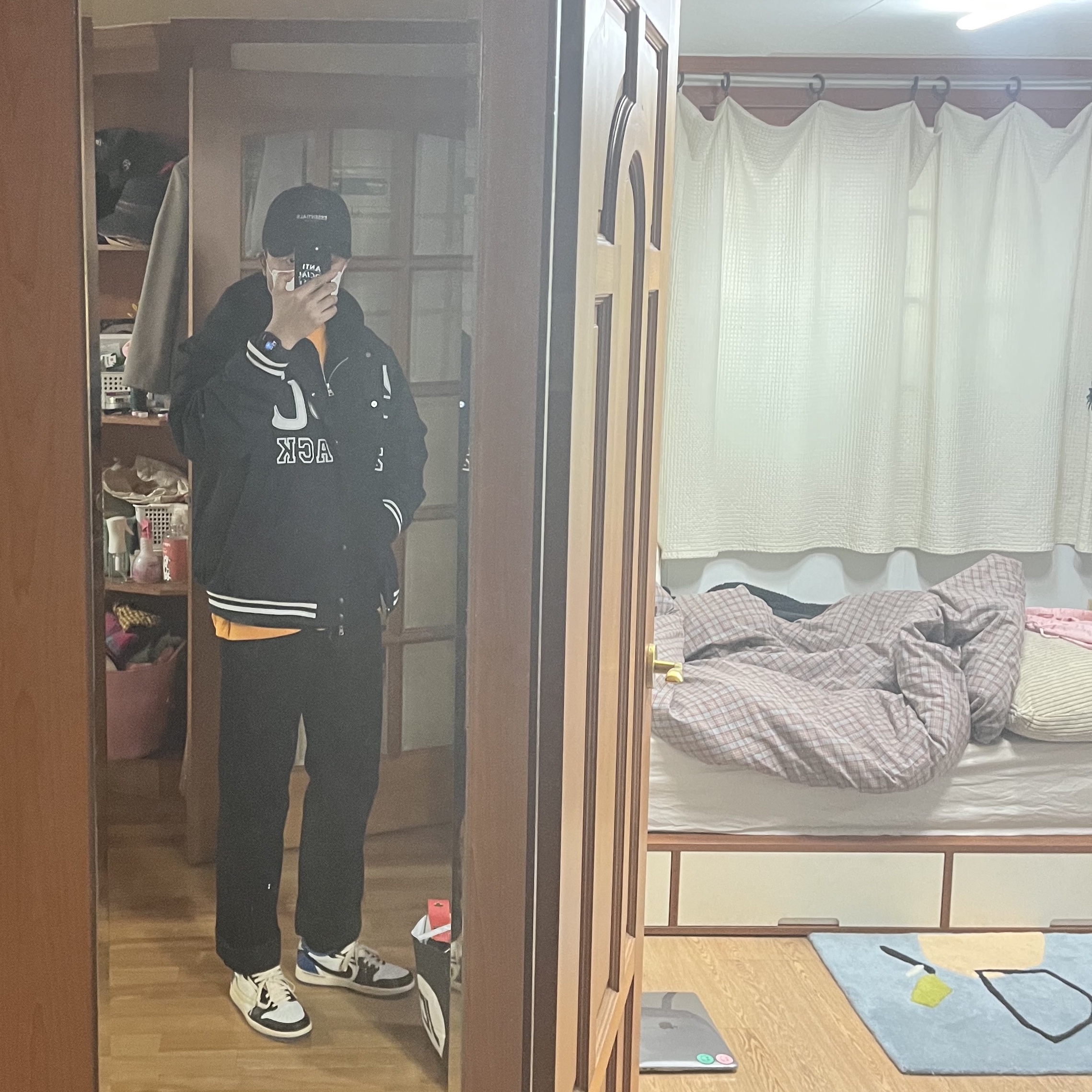 Jordan 1 x Travis Scott Retro Low OG SP Mocha, Jordan 1 x Travis Scott x Fragment Retro Low OG SP Military Blue 착용 스타일 - 5