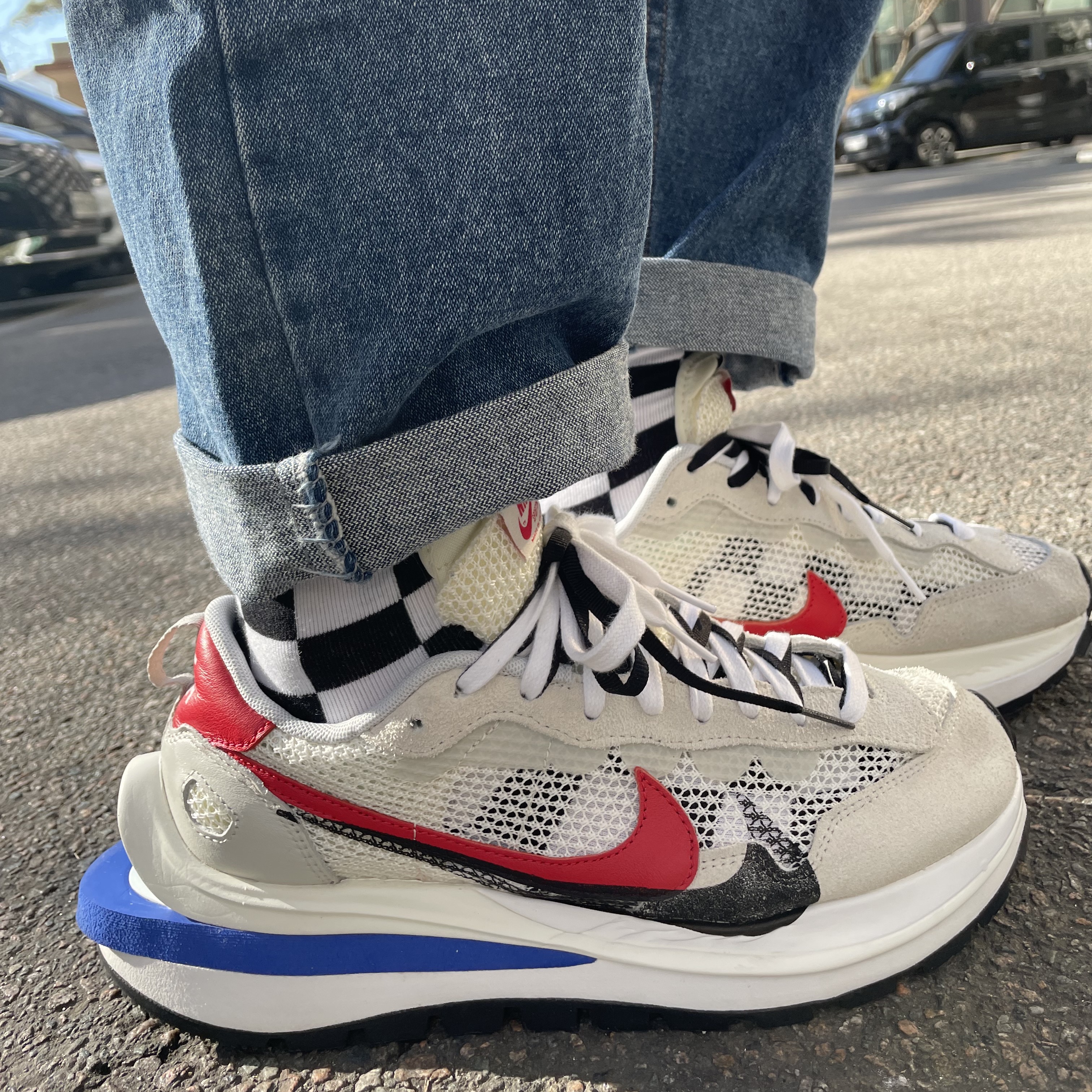 Nike x Sacai VaporWaffle Royal Fuchsia 착용 스타일 - 2