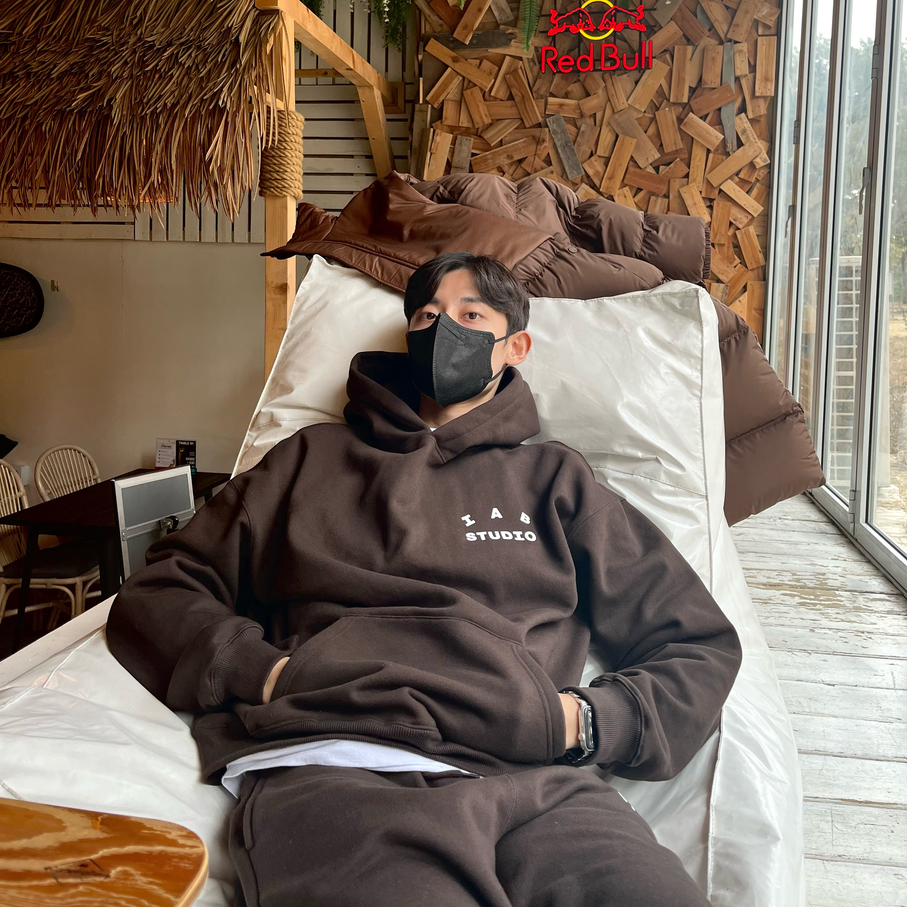 IAB Studio Sweatpants Brown, IAB Studio Hoodie Brown 착용 스타일
