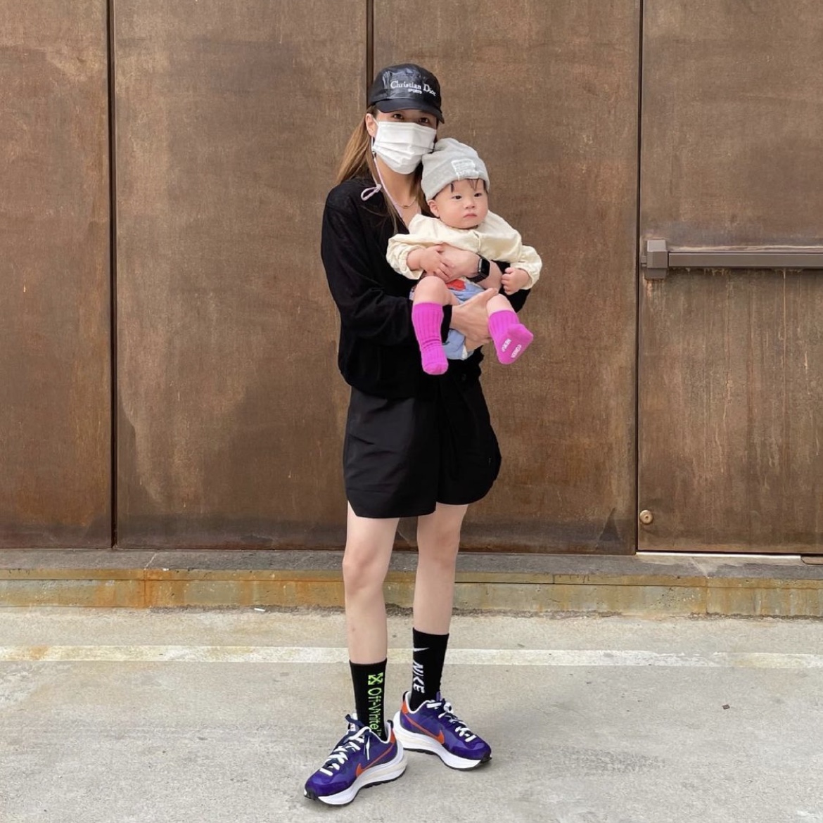 Nike x Sacai VaporWaffle Dark Iris 착용 스타일