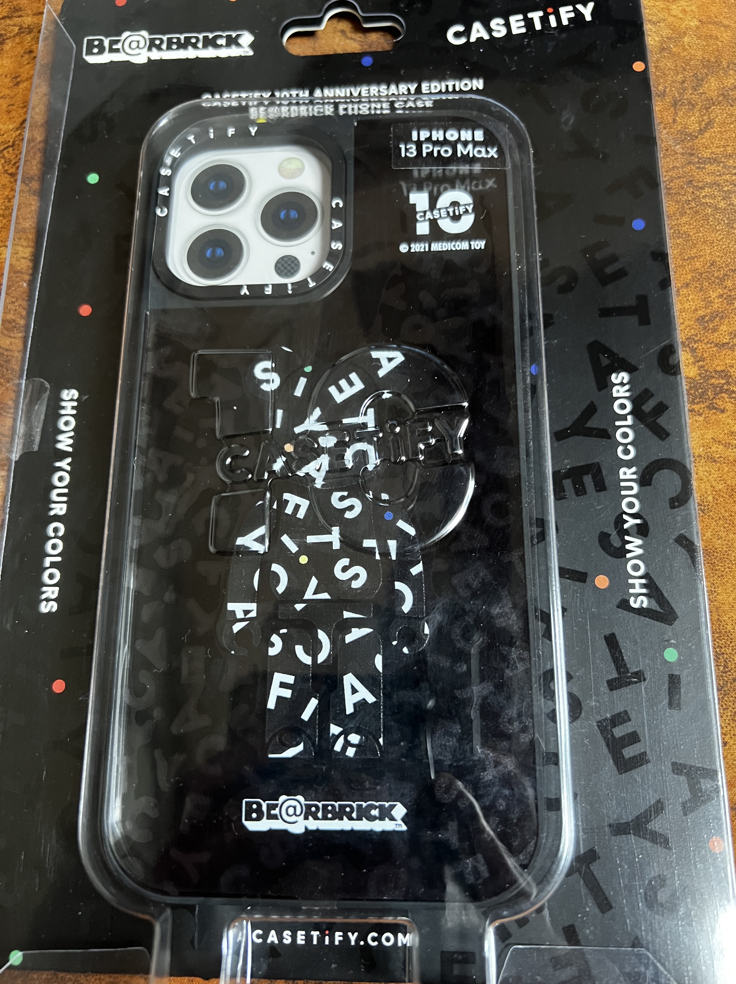 Casetify x Bearbrick 10th Anniversary Monogram MagSafe Mirror iPhone Case Black 착용 스타일 - 1
