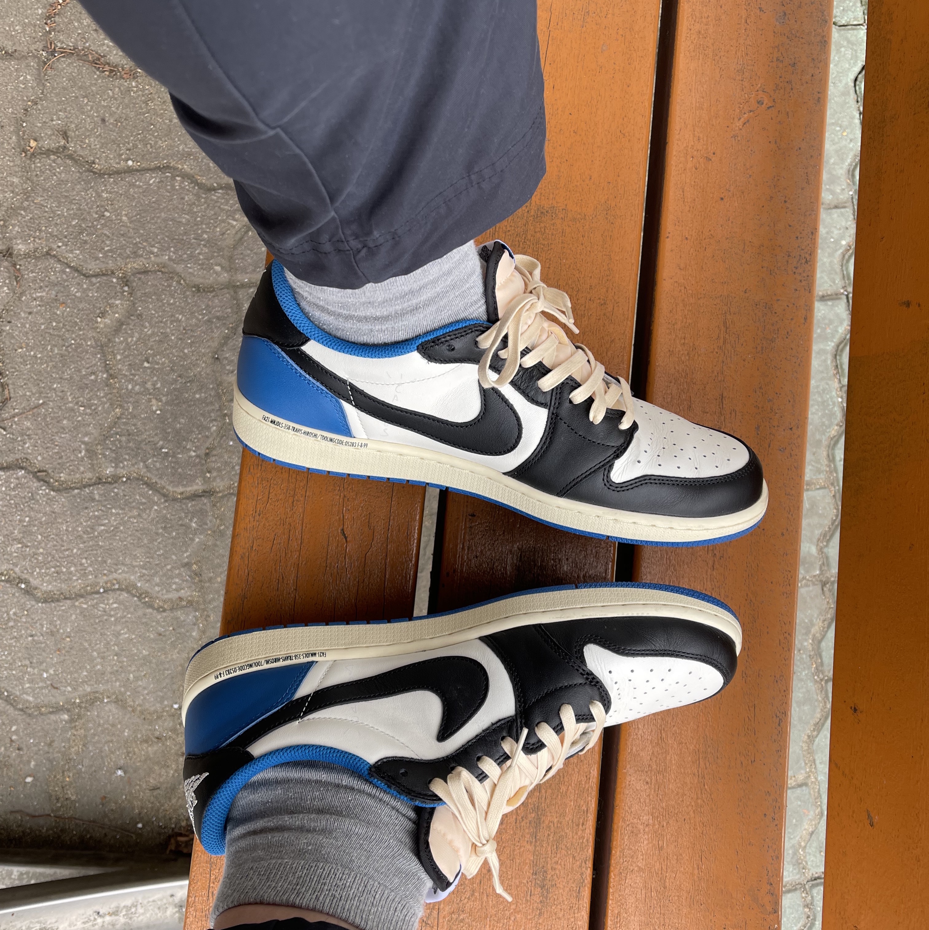 Jordan 1 x Travis Scott x Fragment Retro Low OG SP Military Blue 착용 스타일 - 2