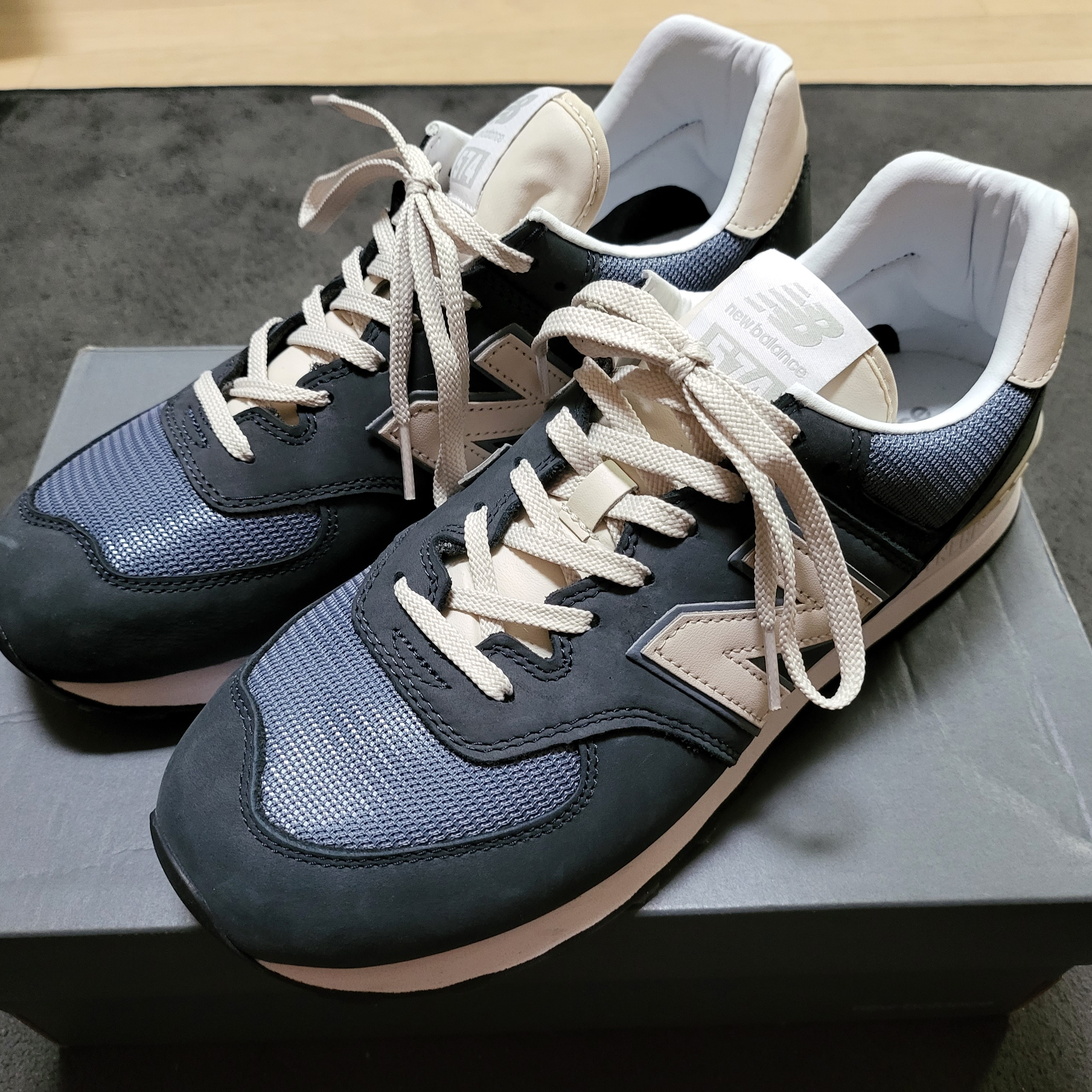New Balance 574 Classic Navy 착용 스타일 - 1