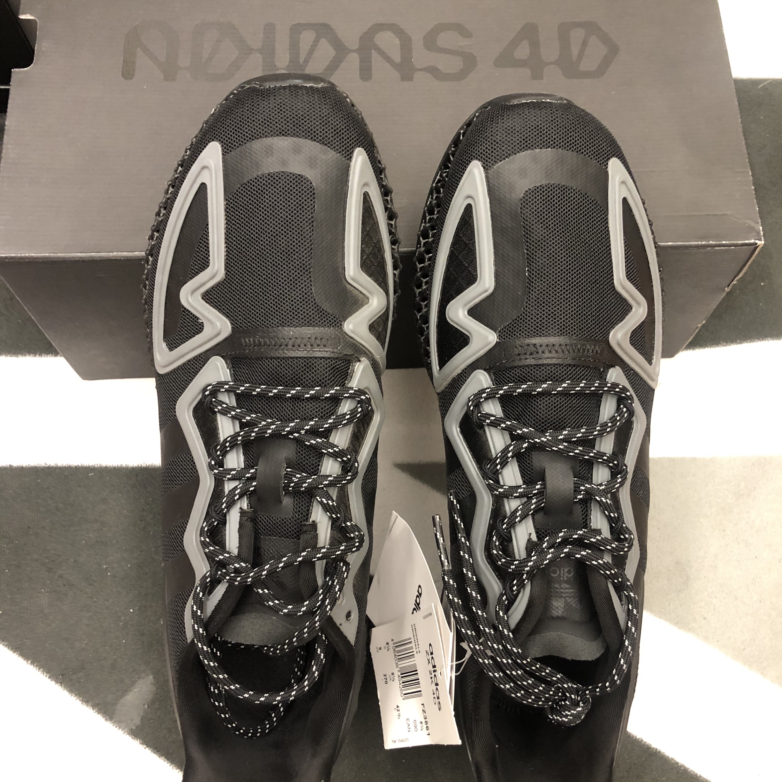 Adidas ZX 2K 4D Triple Black 착용 스타일 - 1