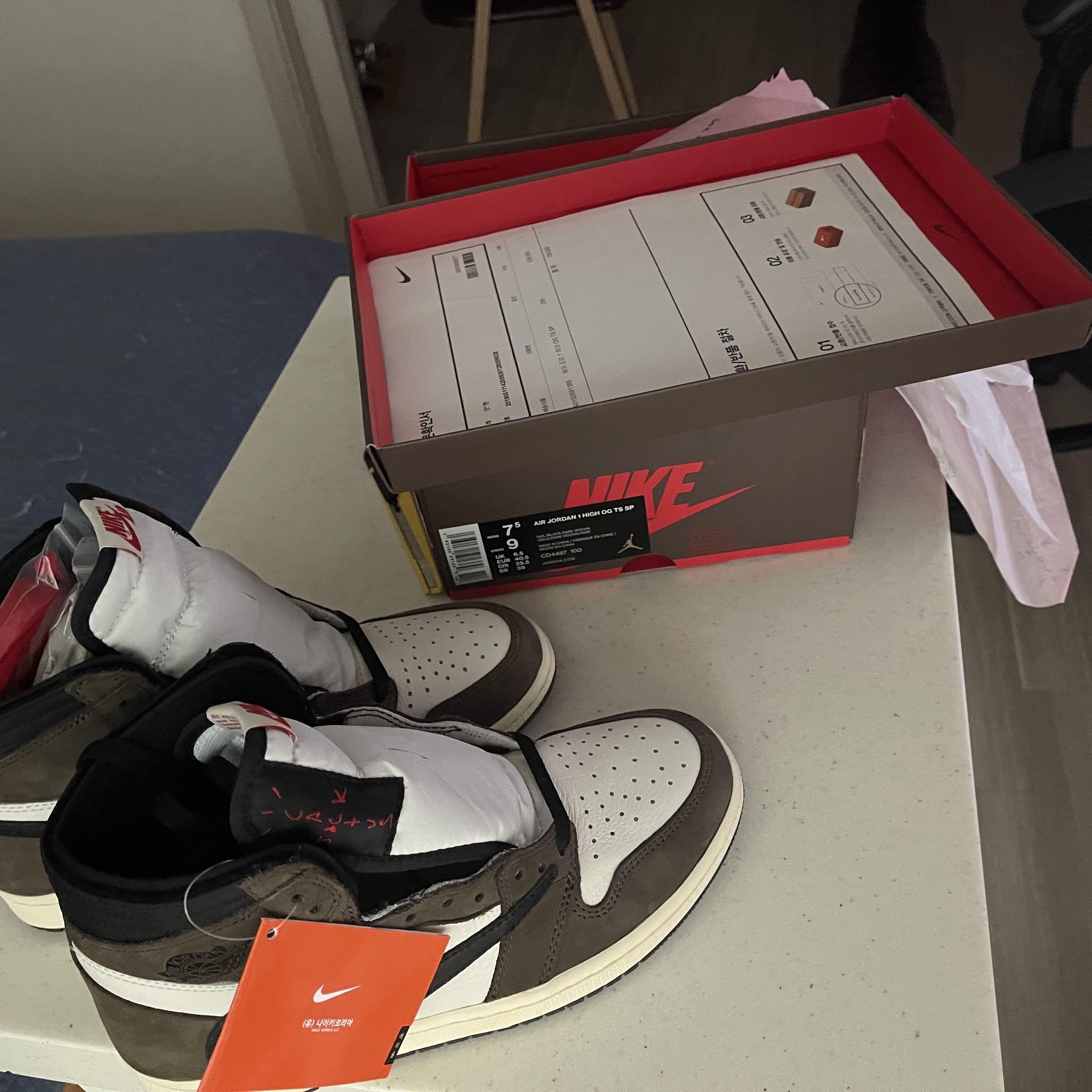 Jordan 1 x Travis Scott Retro High OG SP Mocha 착용 스타일